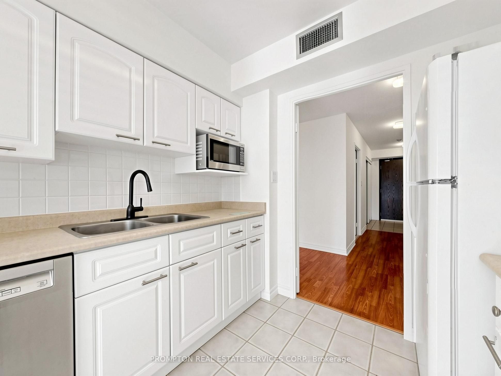 30 Greenfield Avenue 1211 Property Photo 10
