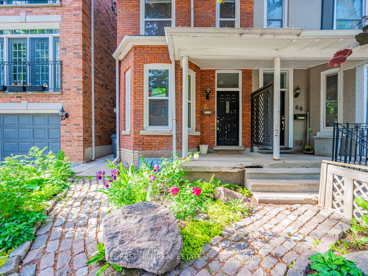 70 Macpherson Avenue Upper Property Photo 3