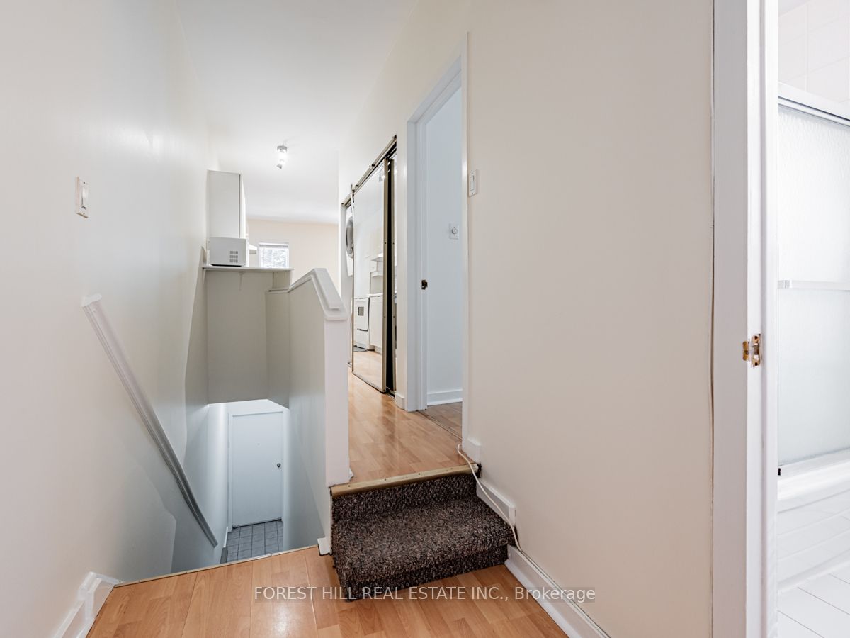 70 Macpherson Avenue Upper Property Photo 4