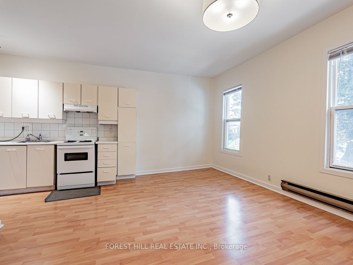70 Macpherson Avenue Upper Property Photo 6
