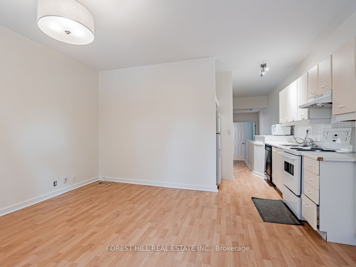 70 Macpherson Avenue Upper Property Photo 7