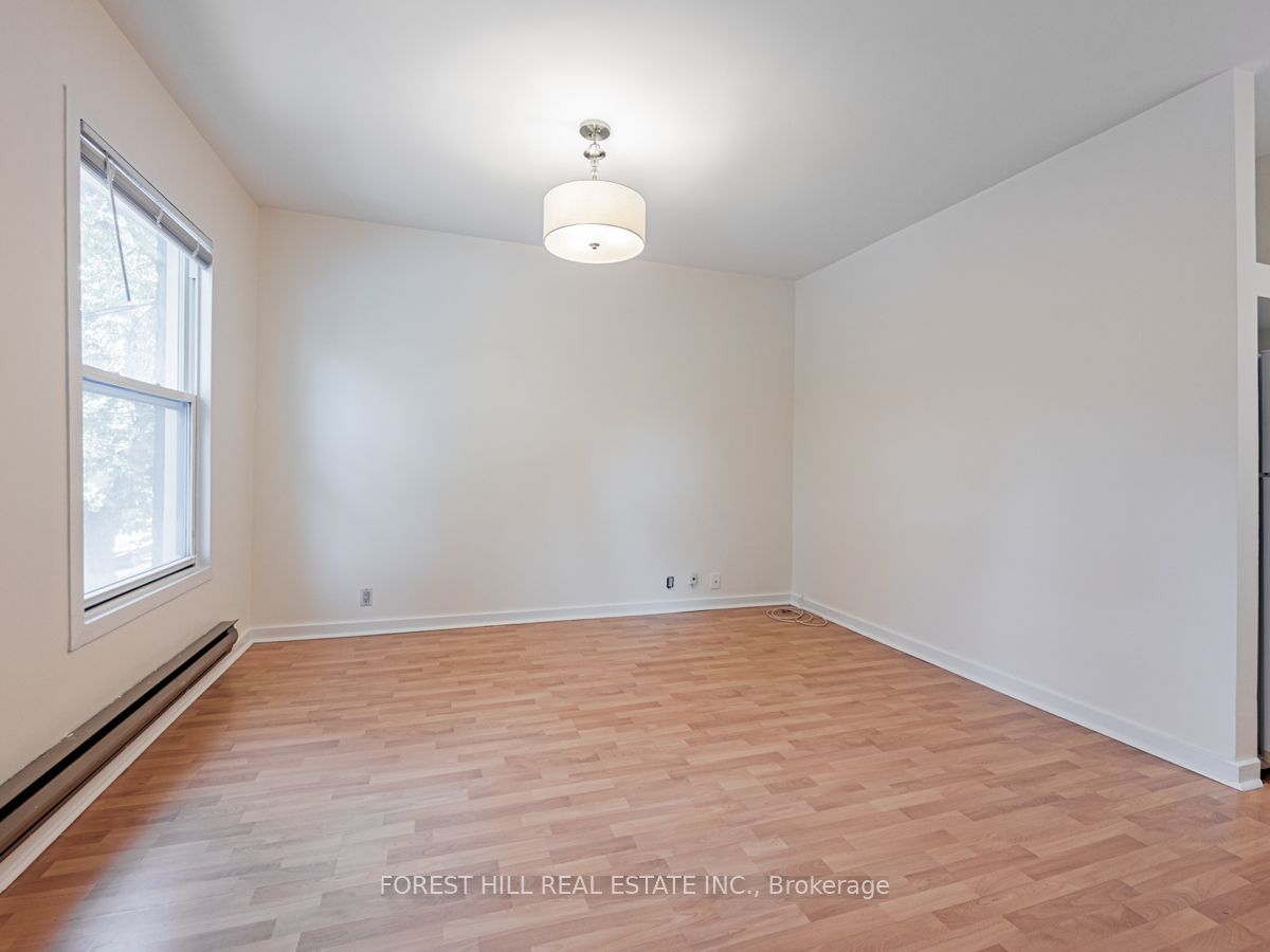 70 Macpherson Avenue Upper Property Photo 8