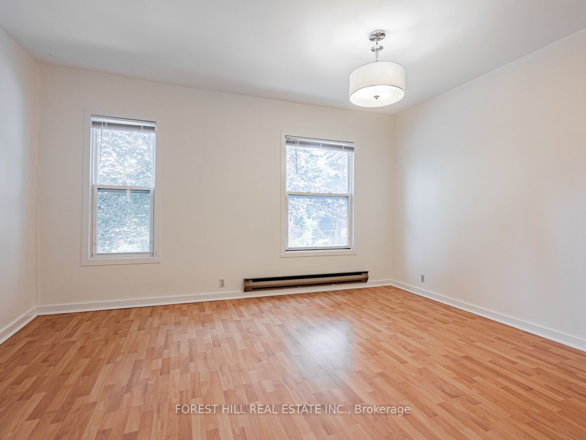 70 Macpherson Avenue Upper Property Photo 9