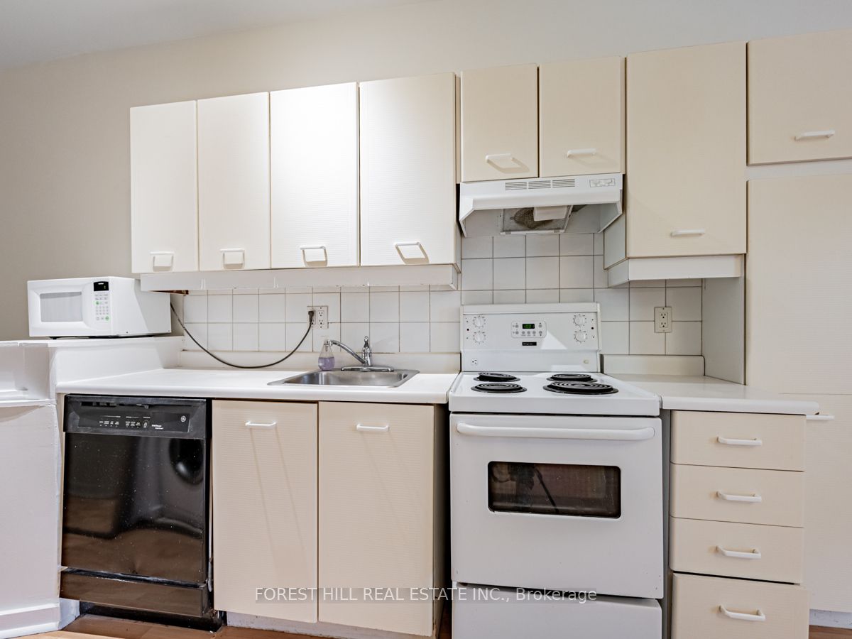 70 Macpherson Avenue Upper Property Photo 10