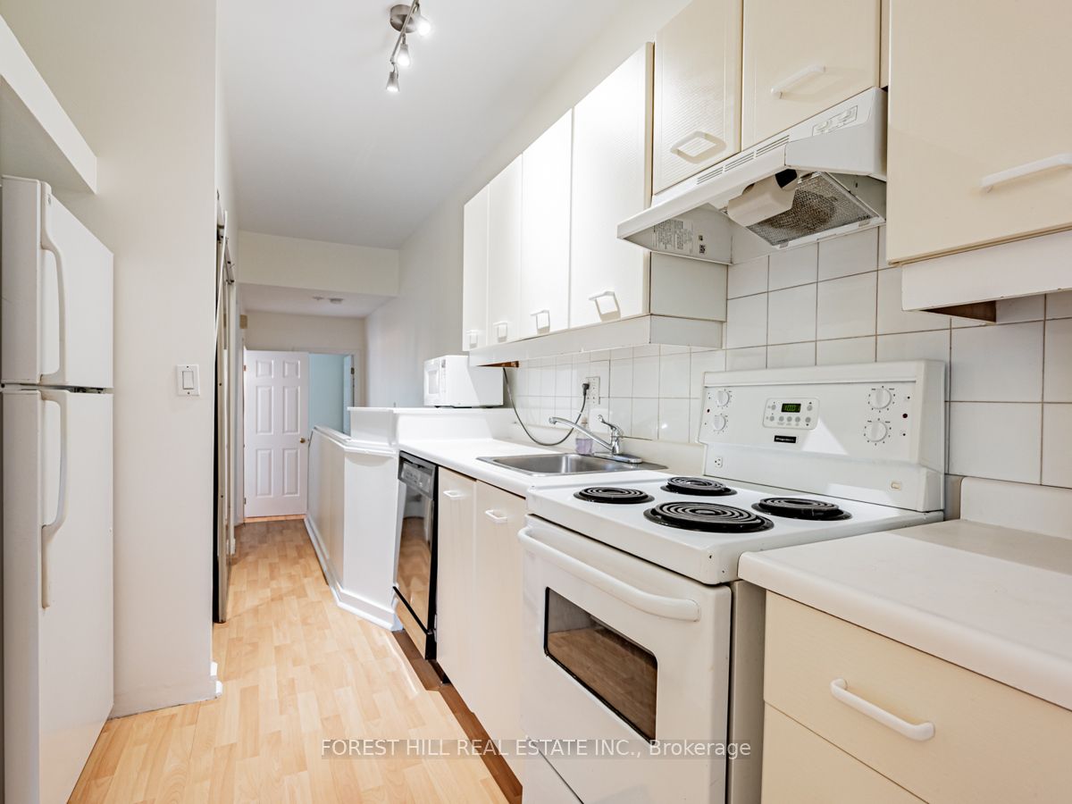 70 Macpherson Avenue Upper Property Photo 11
