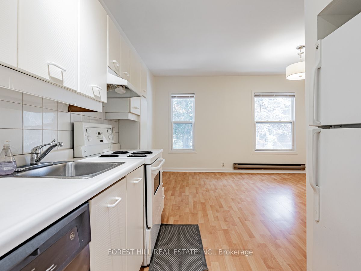 70 Macpherson Avenue Upper Property Photo 12