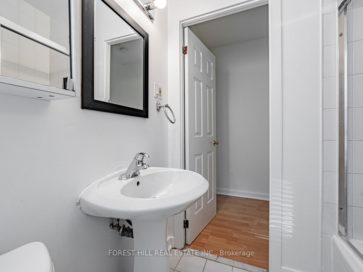 70 Macpherson Avenue Upper Property Photo 13