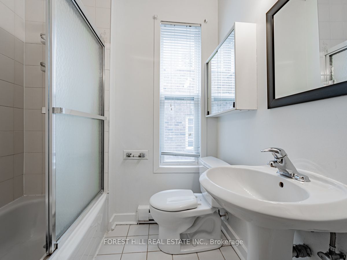 70 Macpherson Avenue Upper Property Photo 14