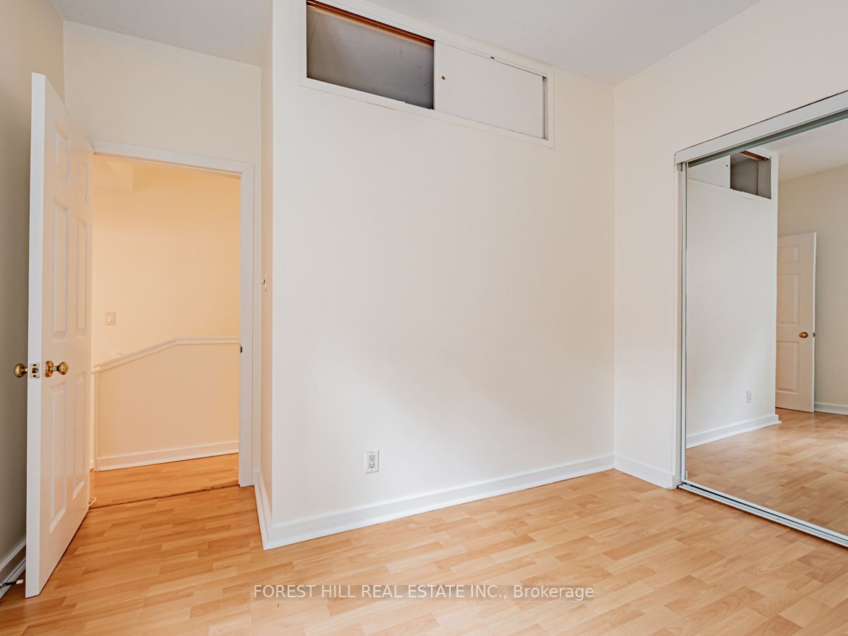 70 Macpherson Avenue Upper Property Photo 16