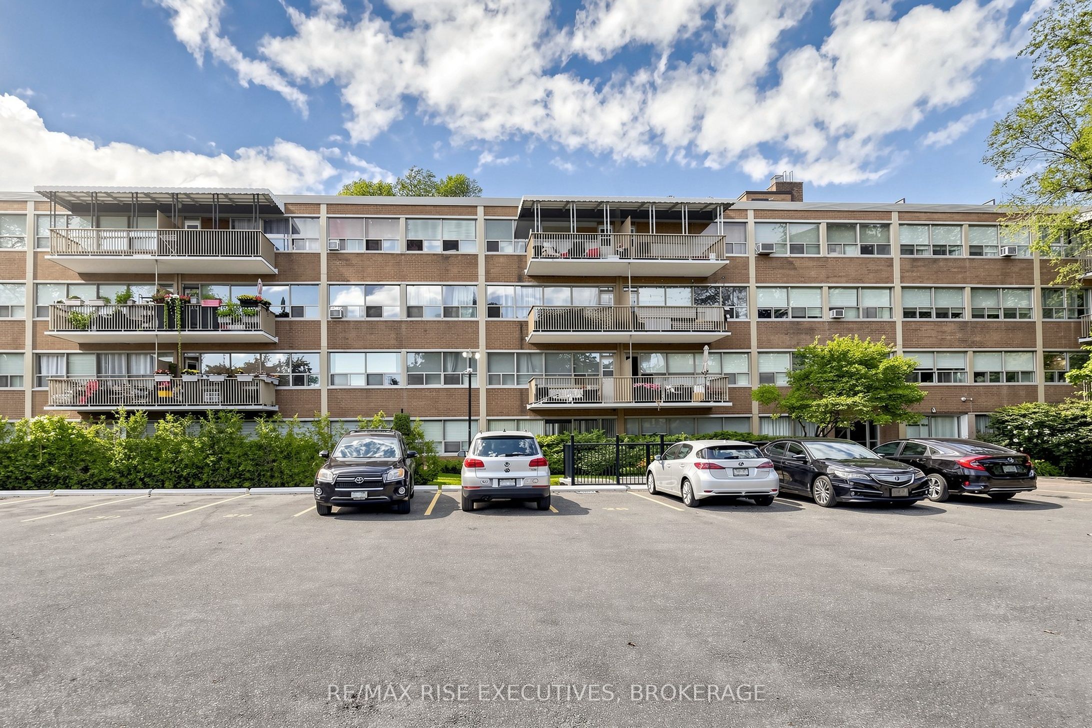 160 The Donway W 304 Property Photo 2