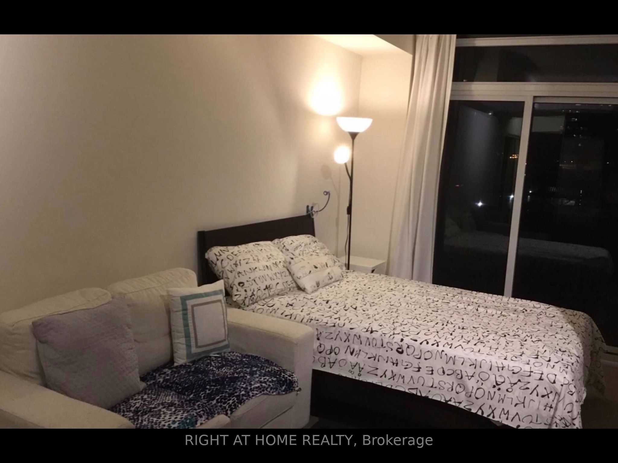 88 Sheppard Avenue E 409 Property Photo 3