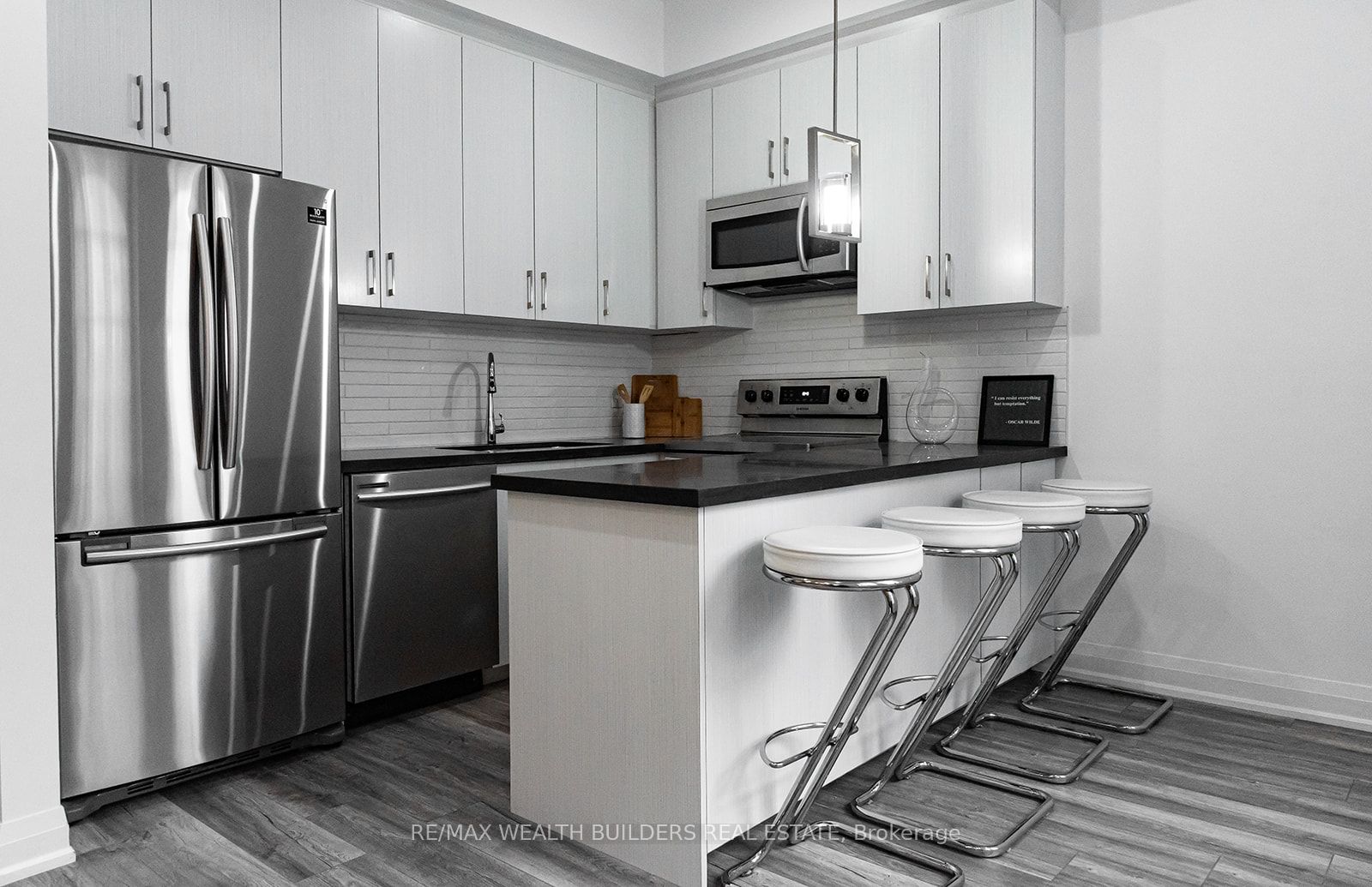 213 Jarvis Street 6 Property Photo 1