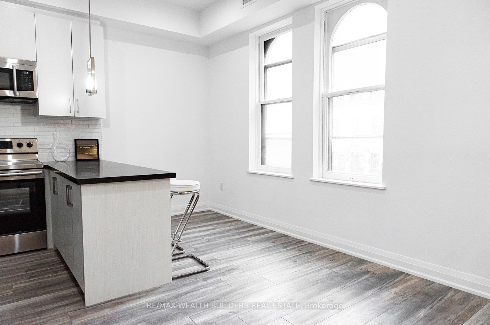 213 Jarvis Street 6 Property Photo 3