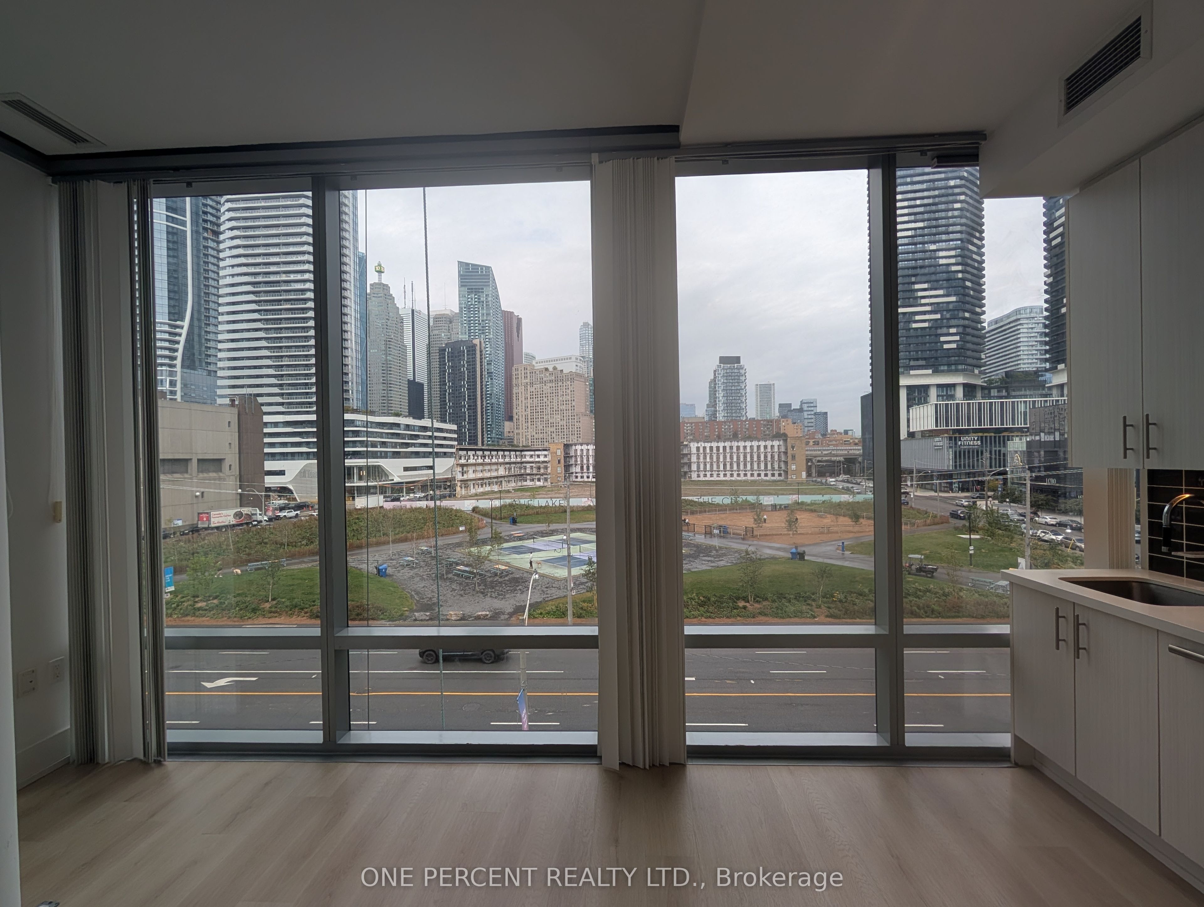 39 Queens Quay E 441 Property Photo 2