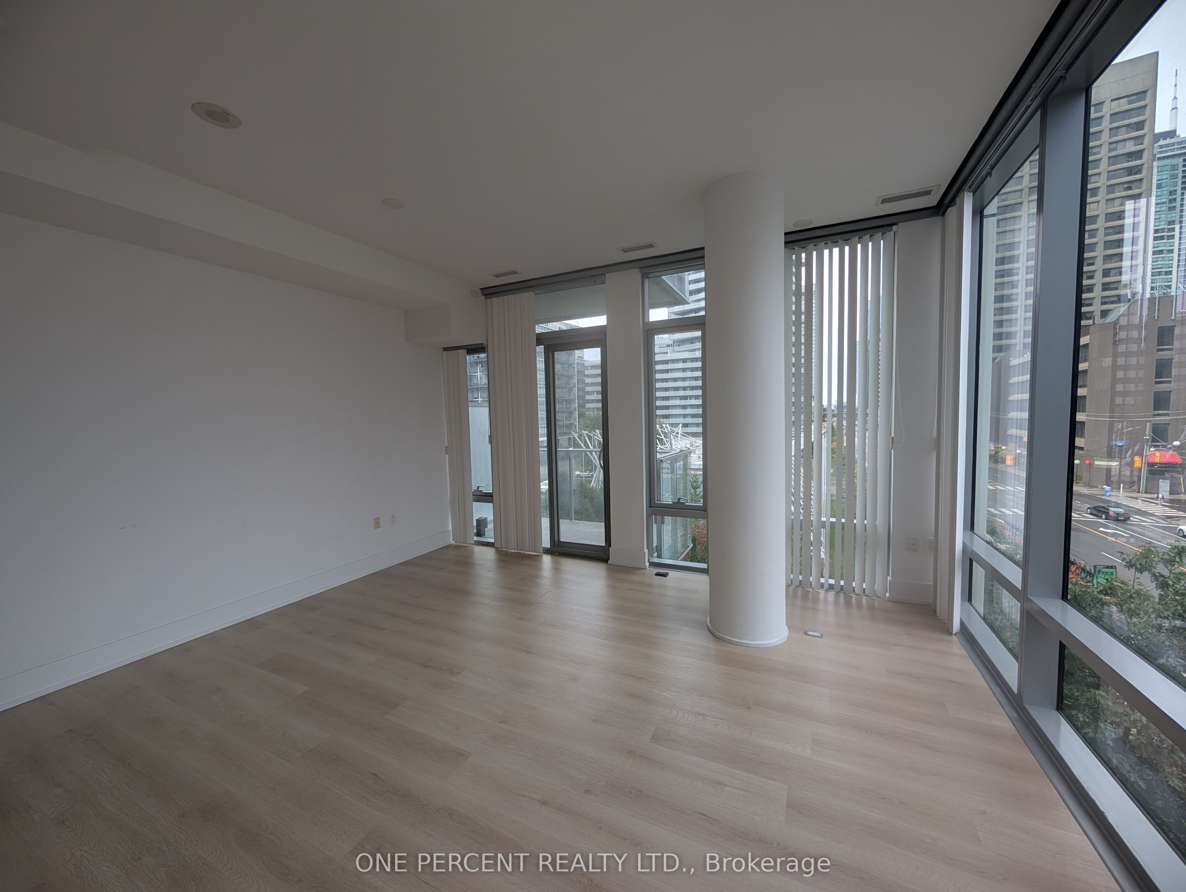 39 Queens Quay E 441 Property Photo 3