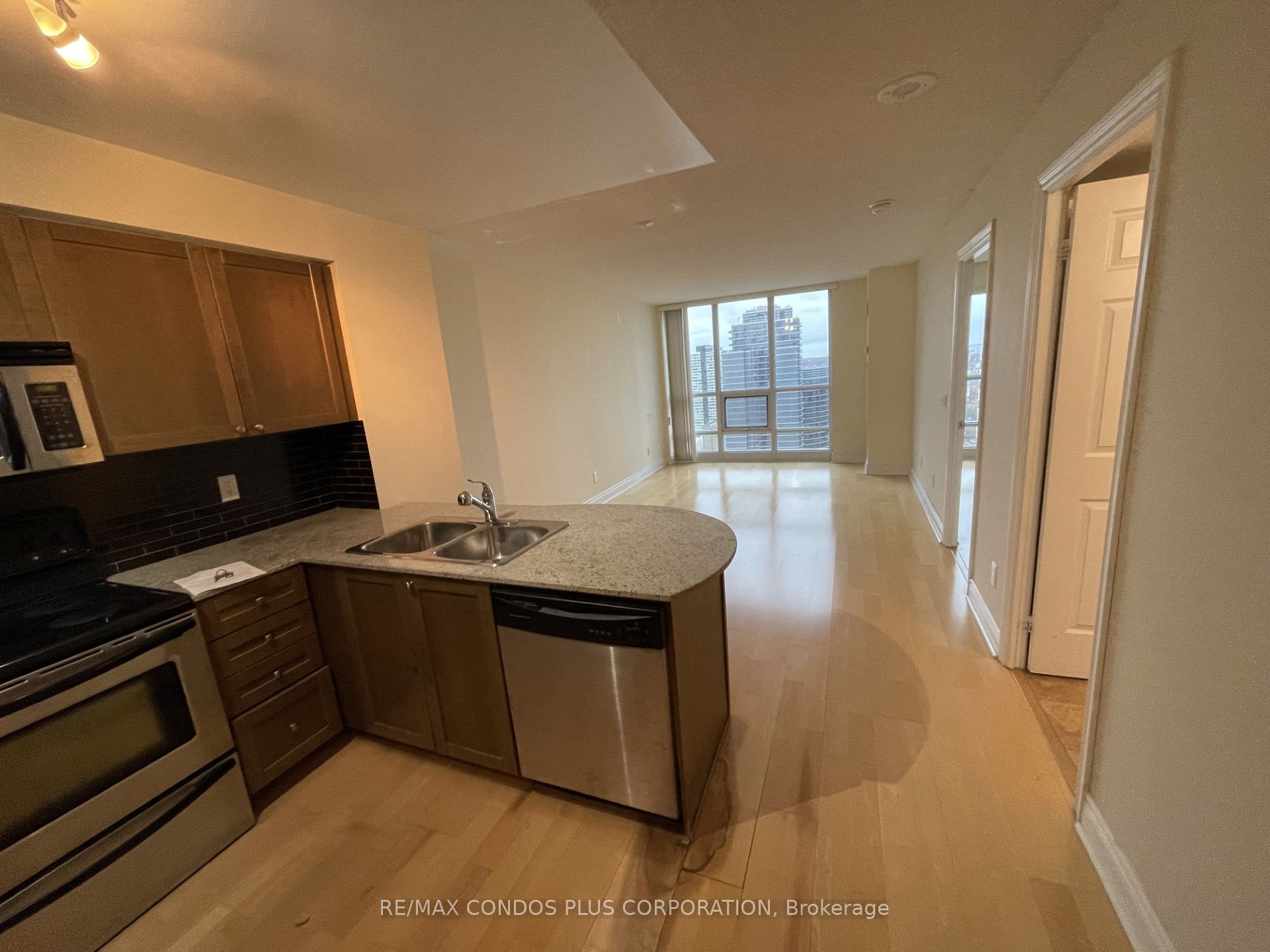 763 Bay Street 3904 Property Photo 4