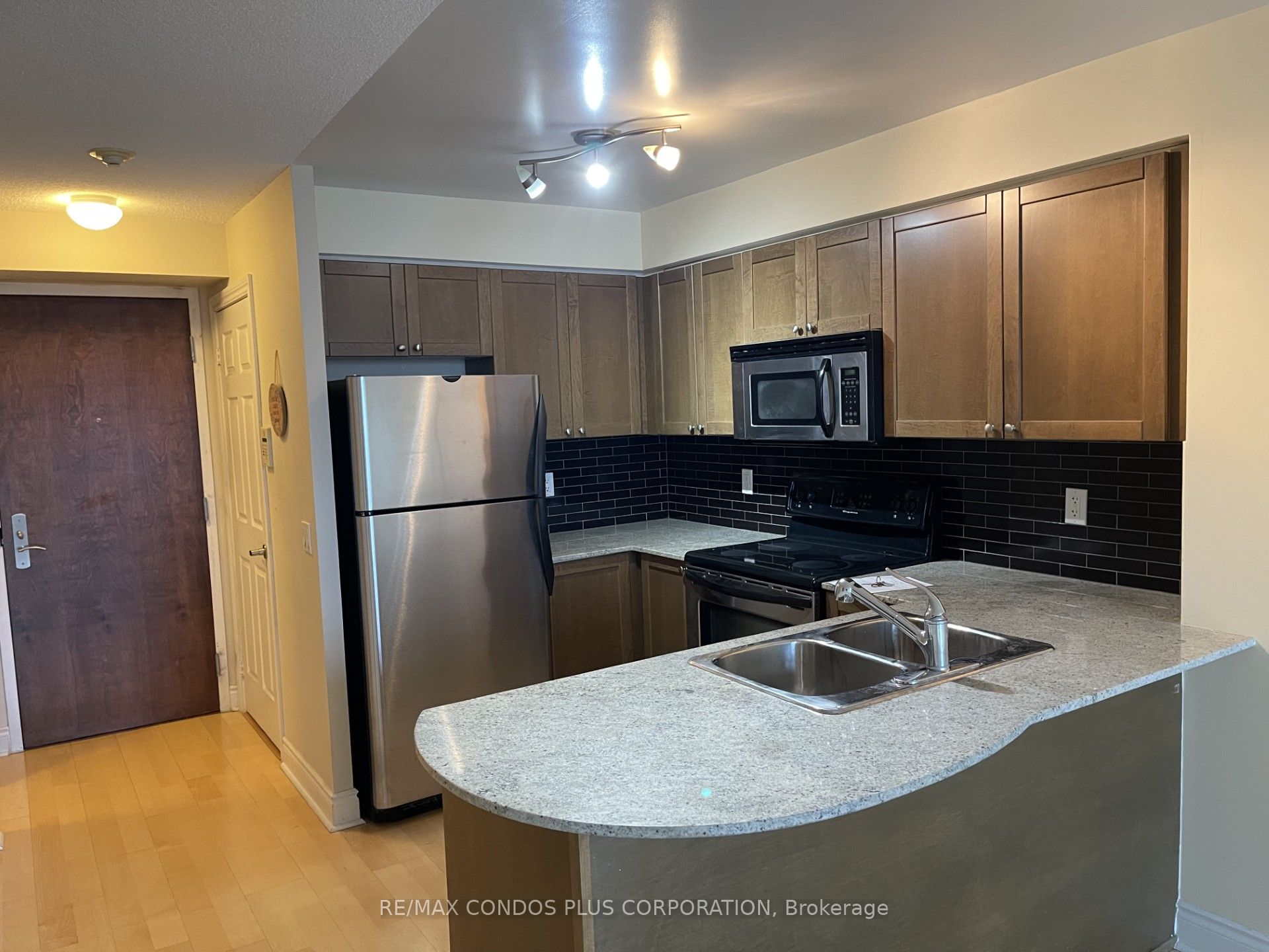 763 Bay Street 3904 Property Photo 5
