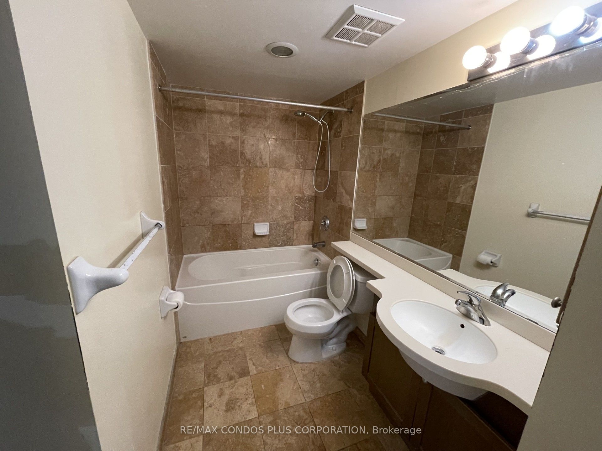 763 Bay Street 3904 Property Photo 9