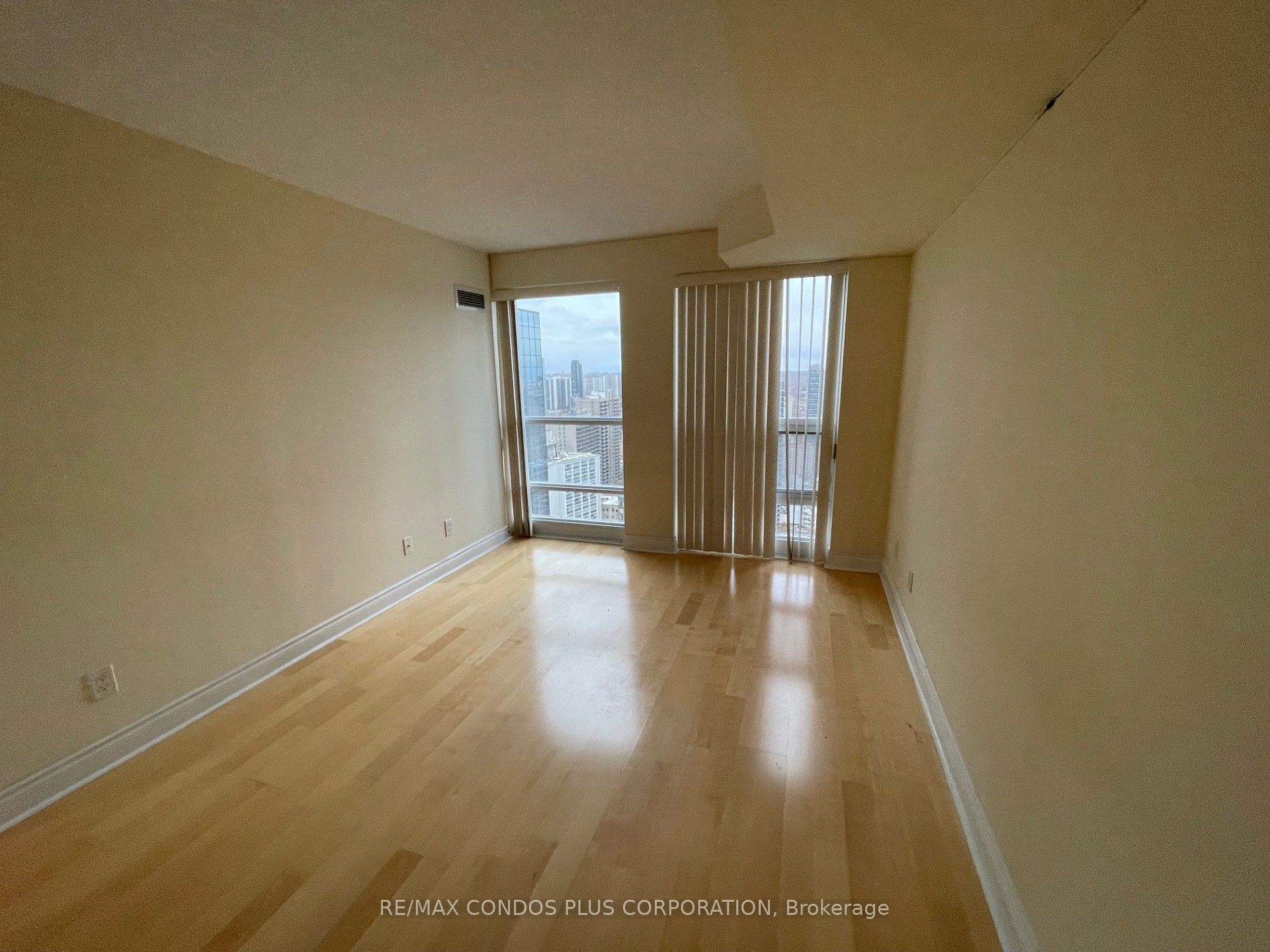 763 Bay Street 3904 Property Photo 10