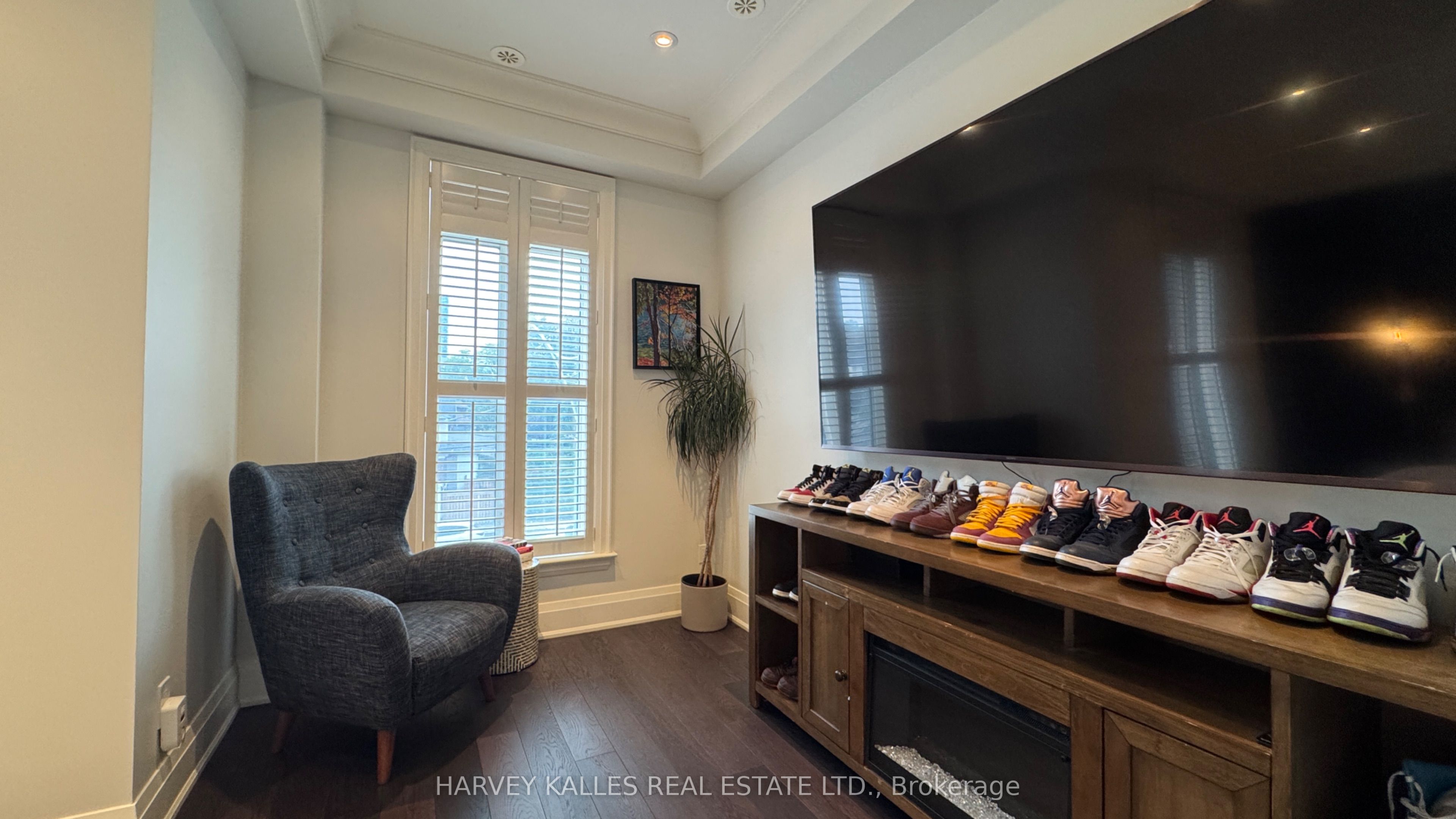 1042 Avenue Road Property Photo 9