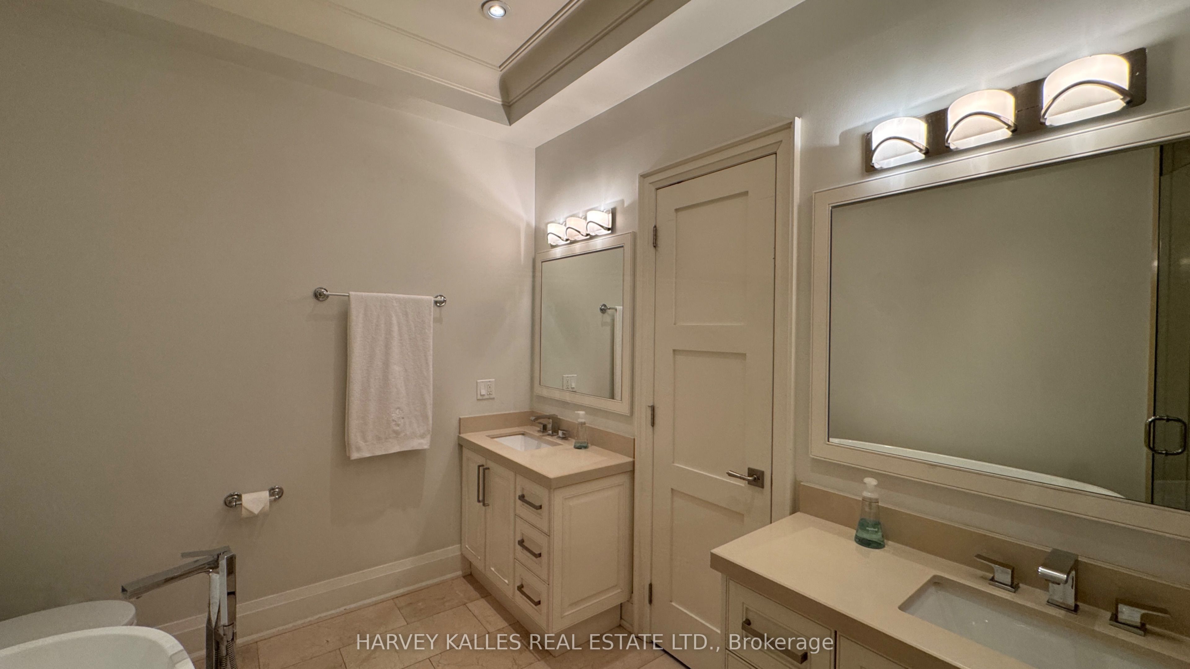 1042 Avenue Road Property Photo 12