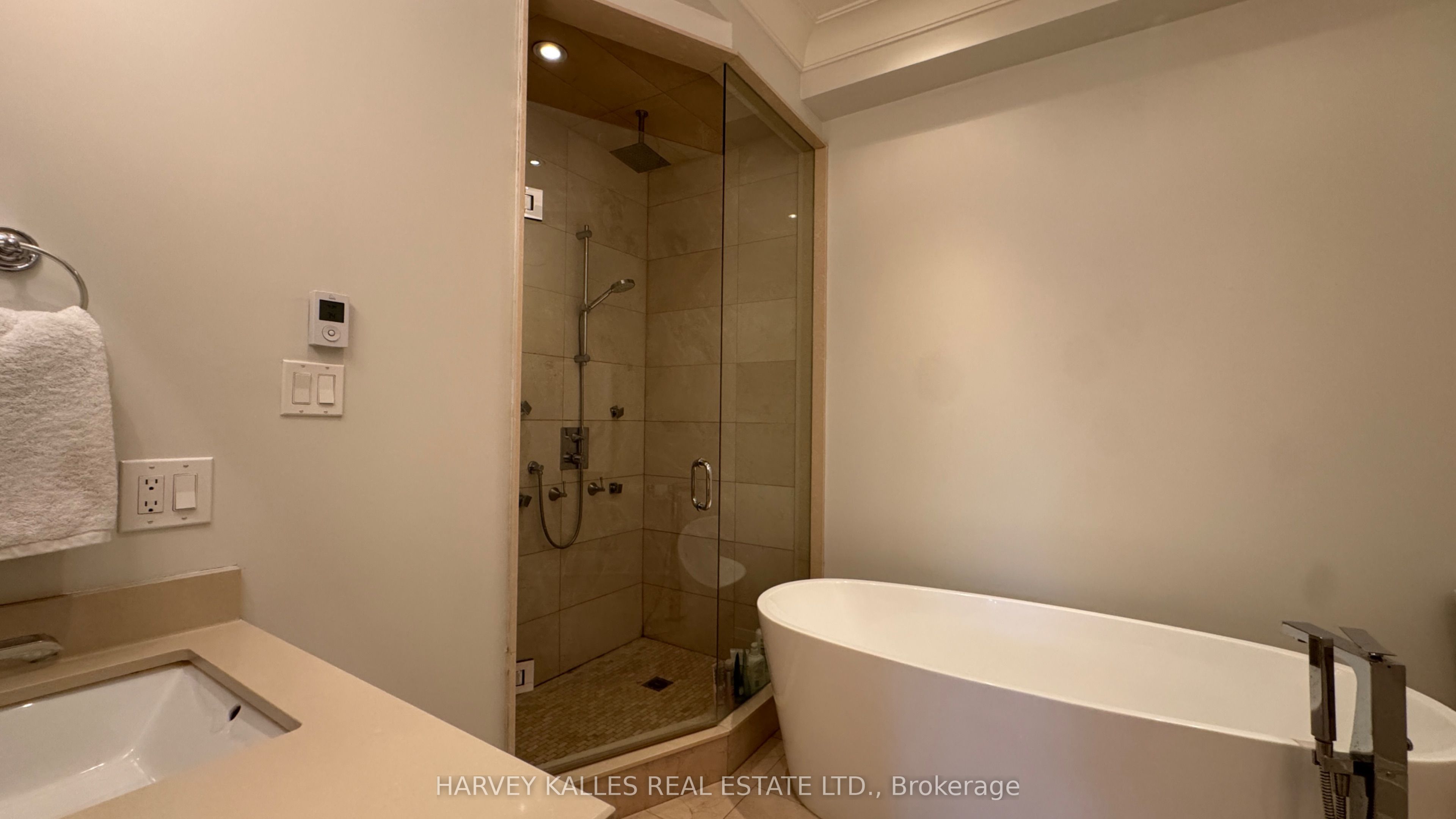 1042 Avenue Road Property Photo 13