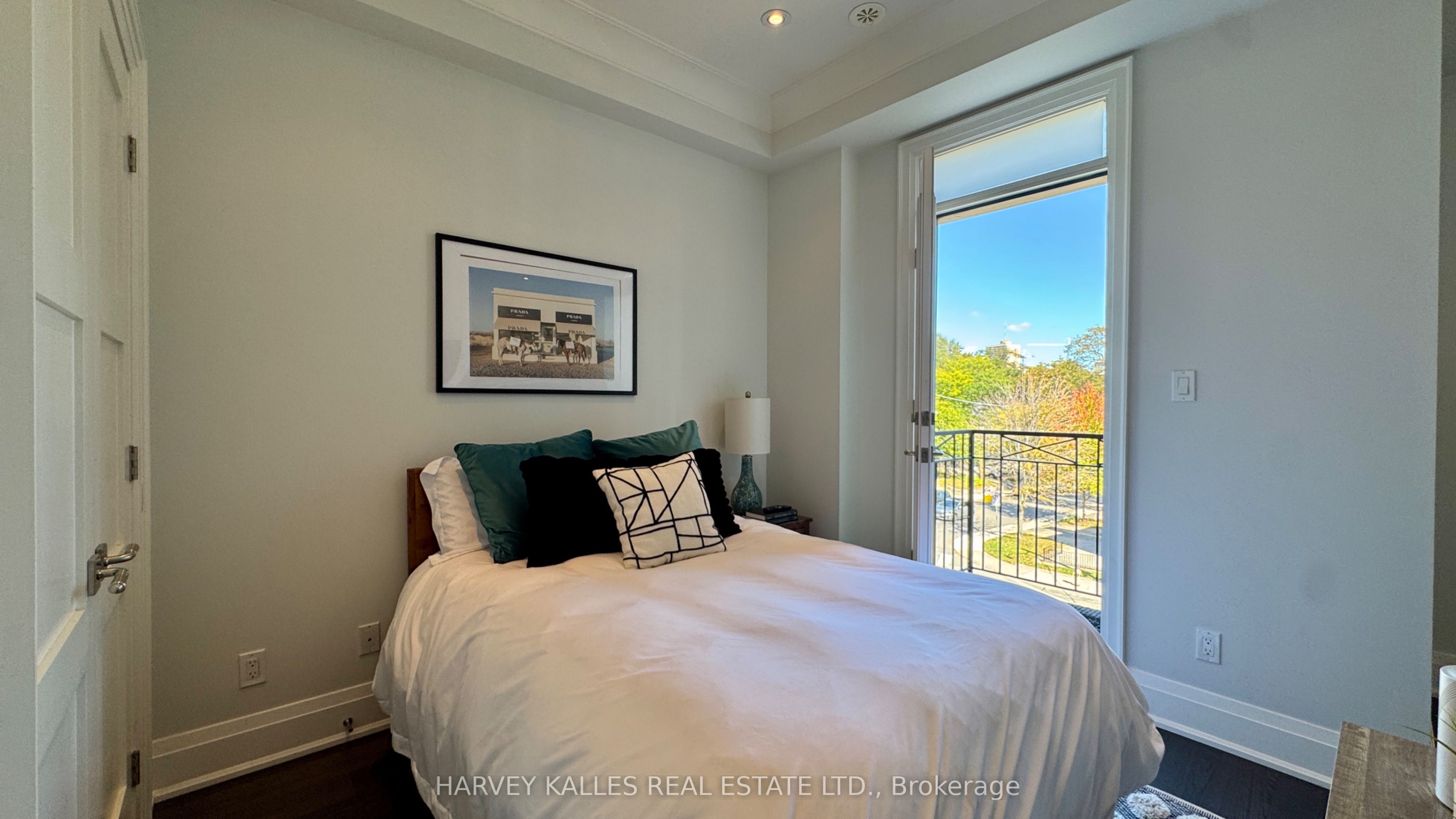 1042 Avenue Road Property Photo 15
