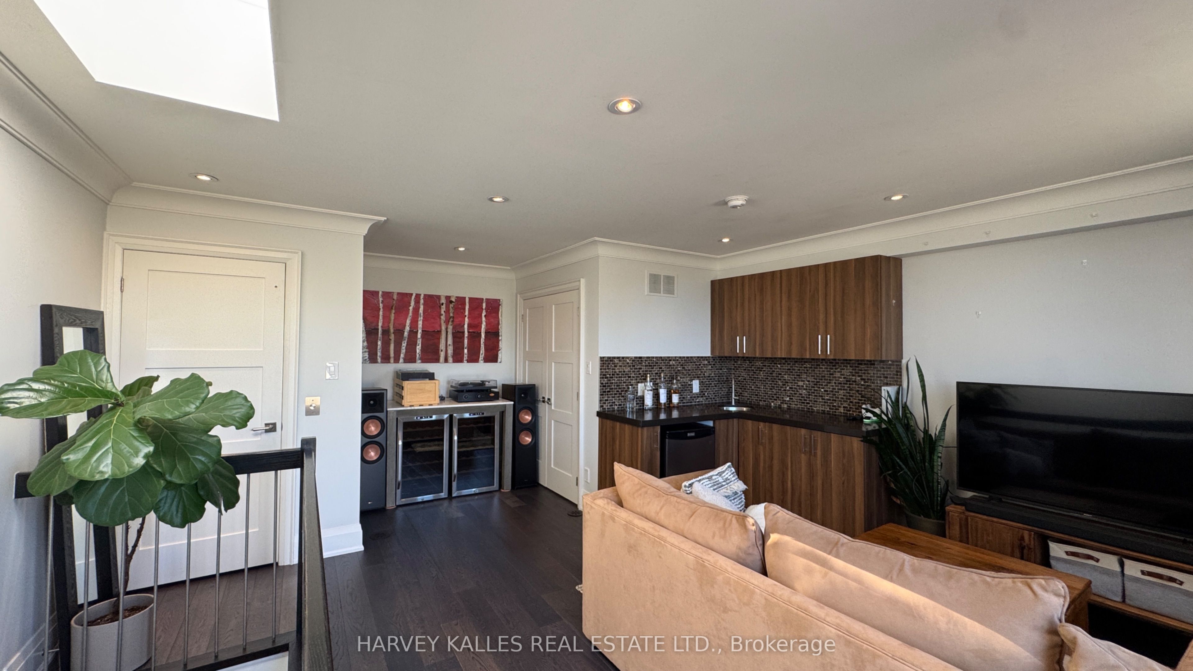 1042 Avenue Road Property Photo 20
