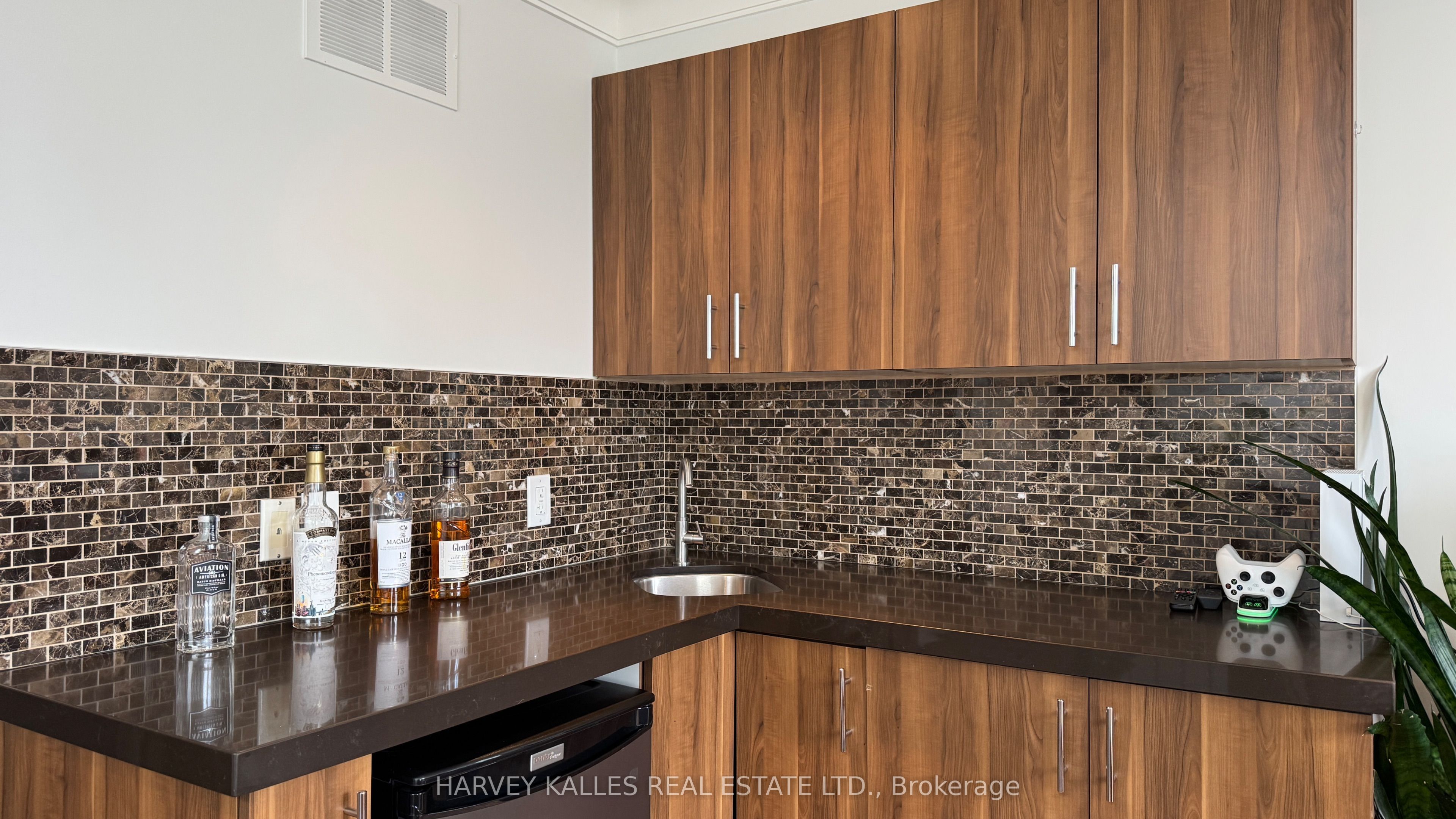 1042 Avenue Road Property Photo 22