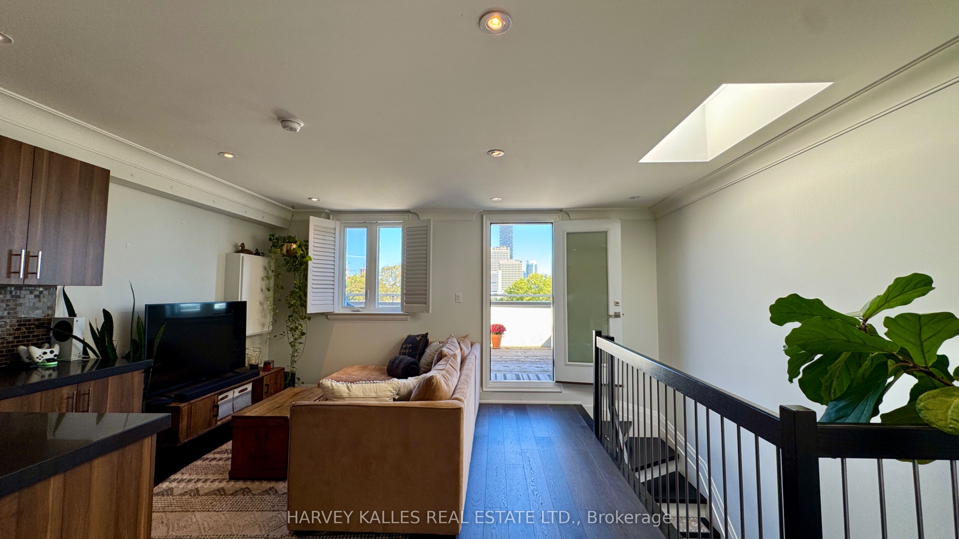 1042 Avenue Road Property Photo 24