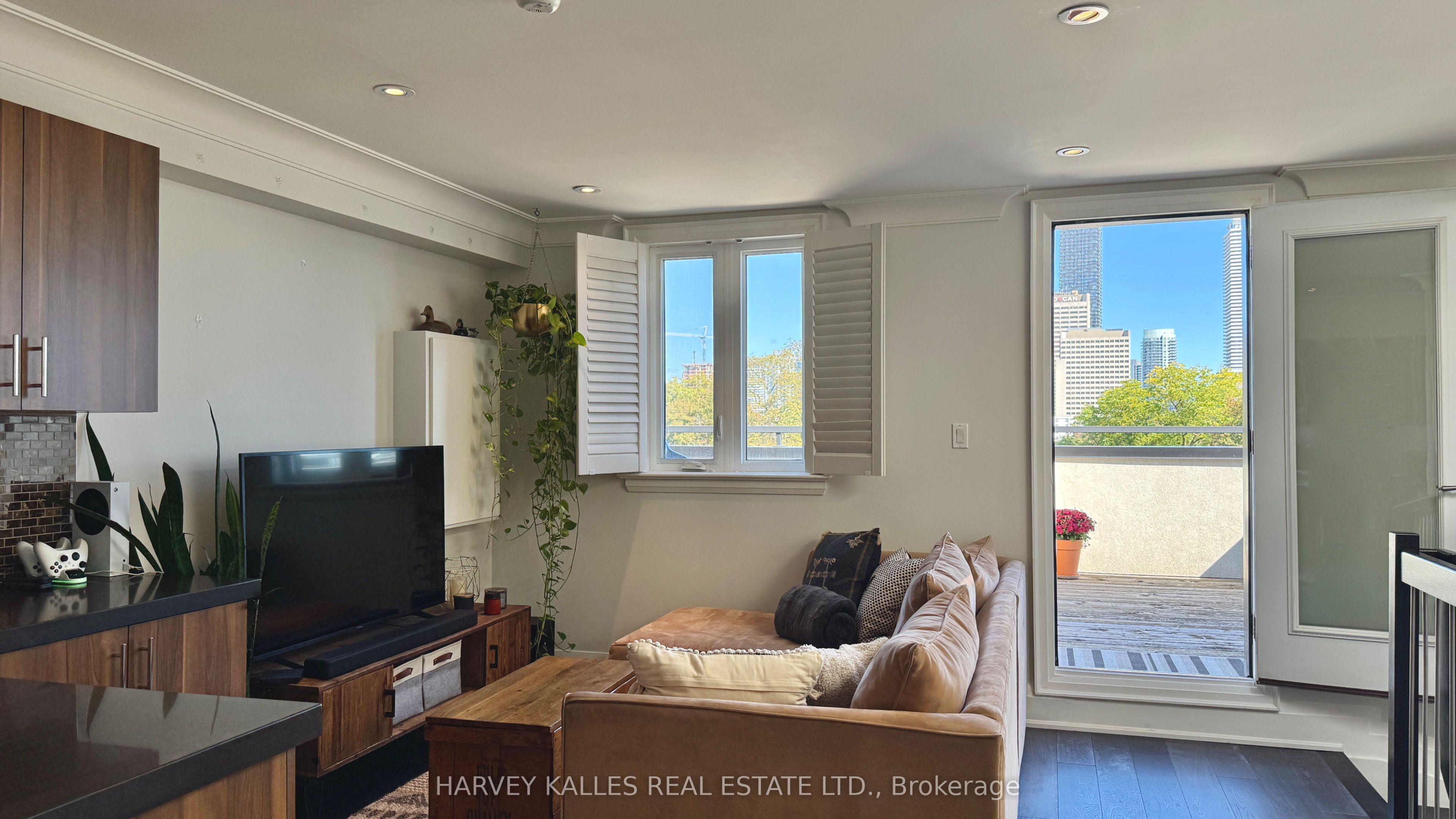 1042 Avenue Road Property Photo 25