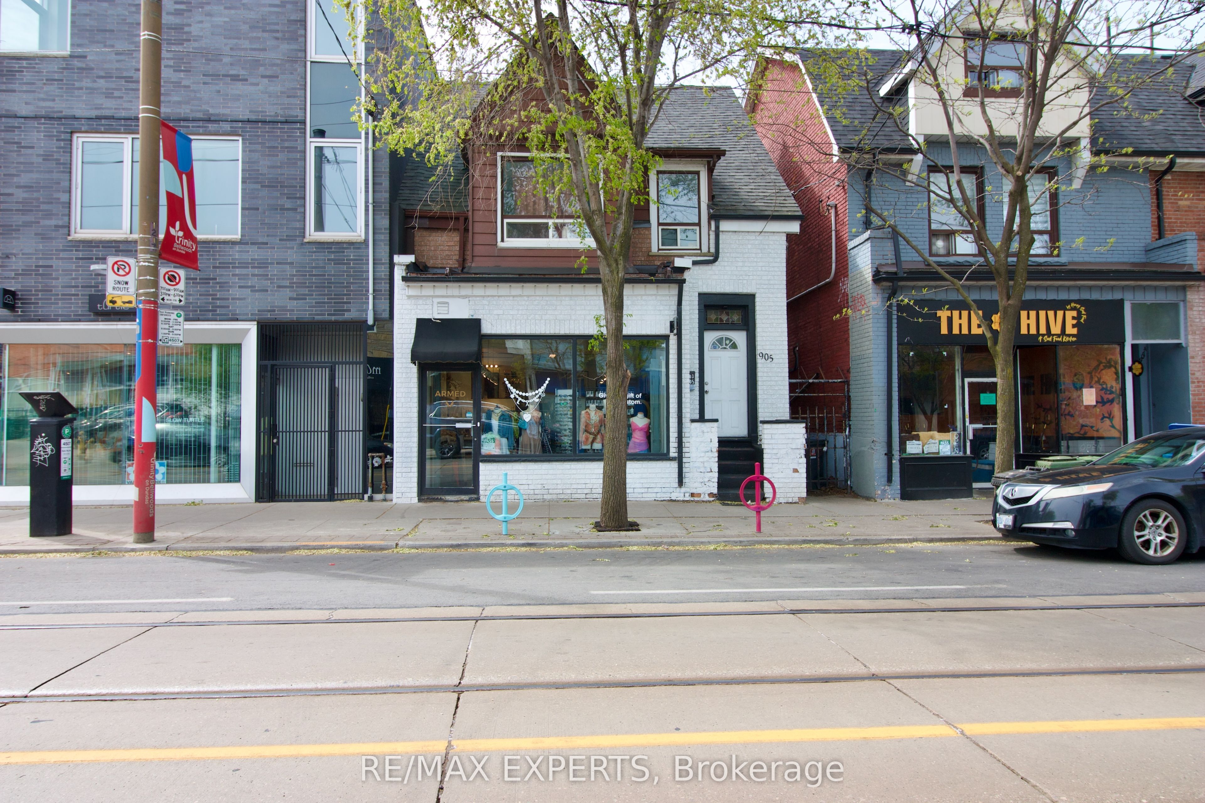 903 Dundas Street W Property Photo 1