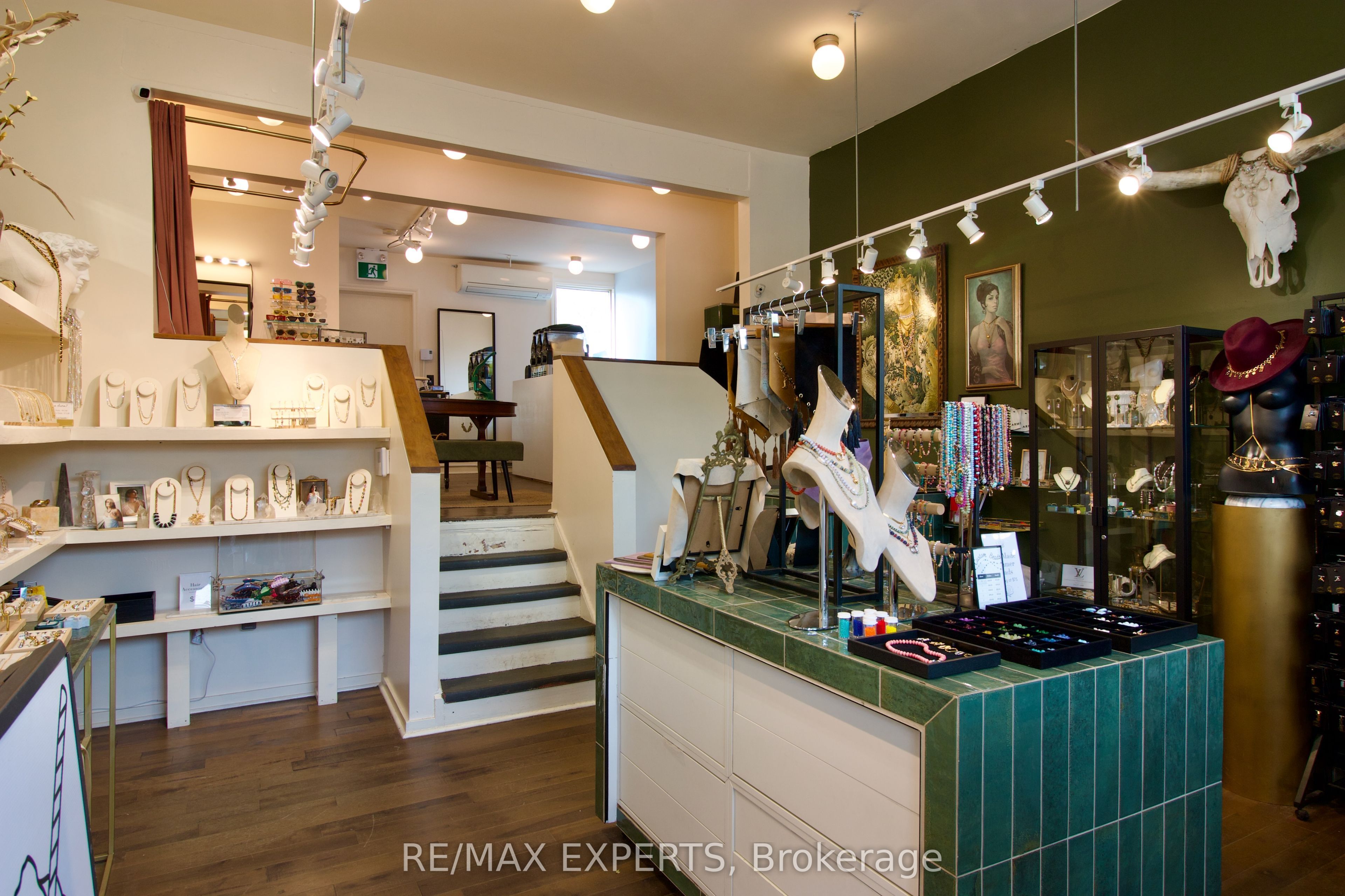 903 Dundas Street W Property Photo 2
