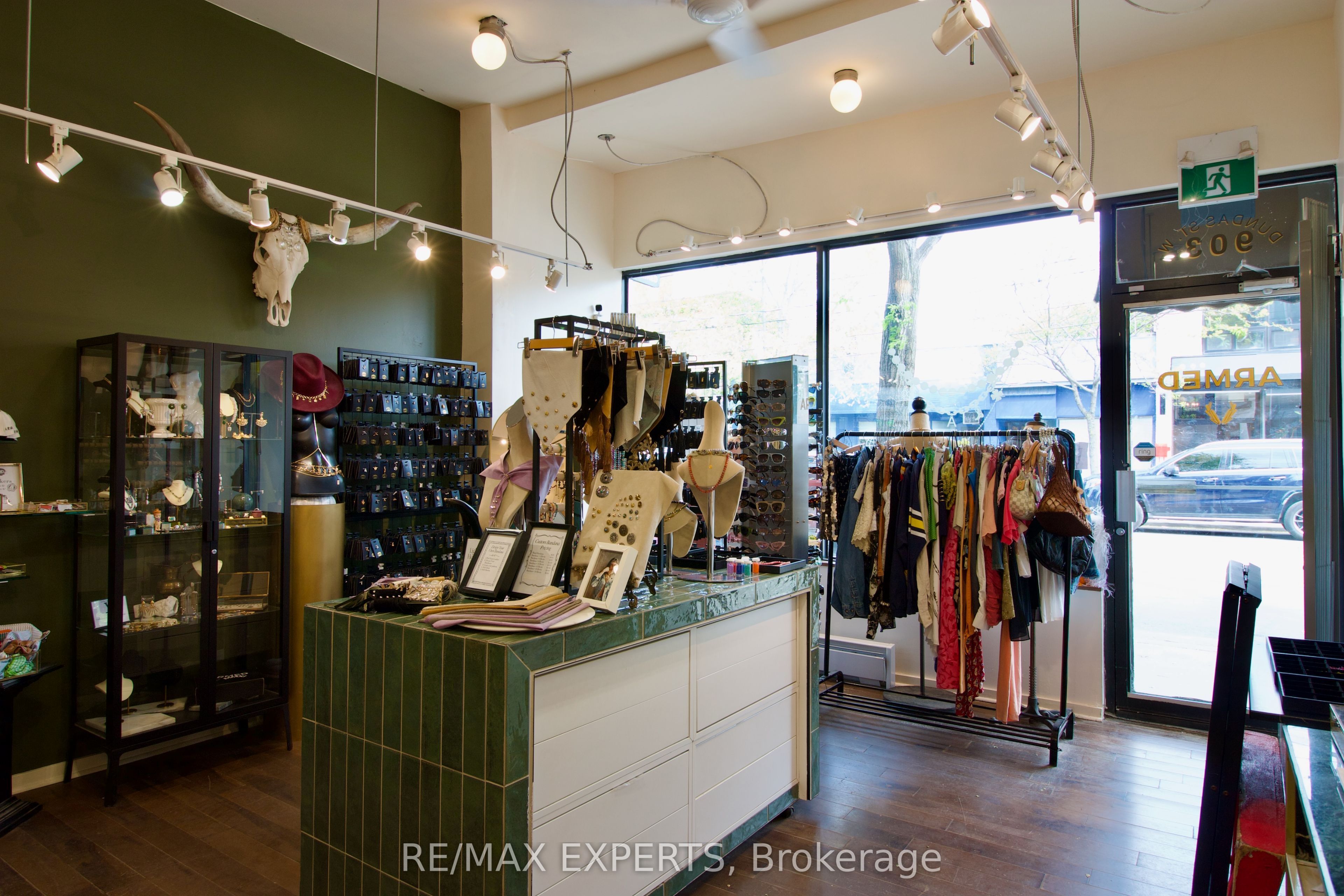 903 Dundas Street W Property Photo 3