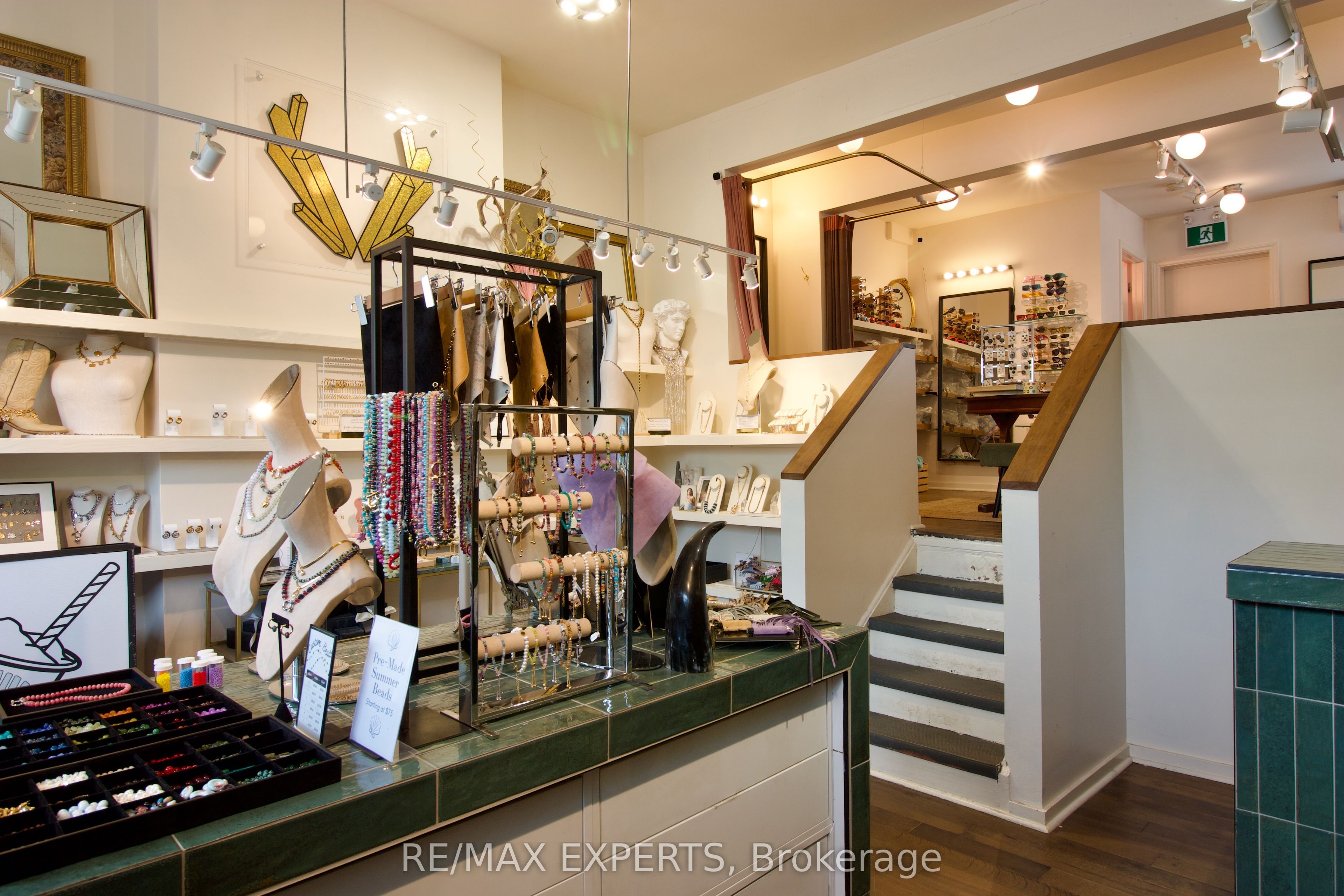 903 Dundas Street W Property Photo 4