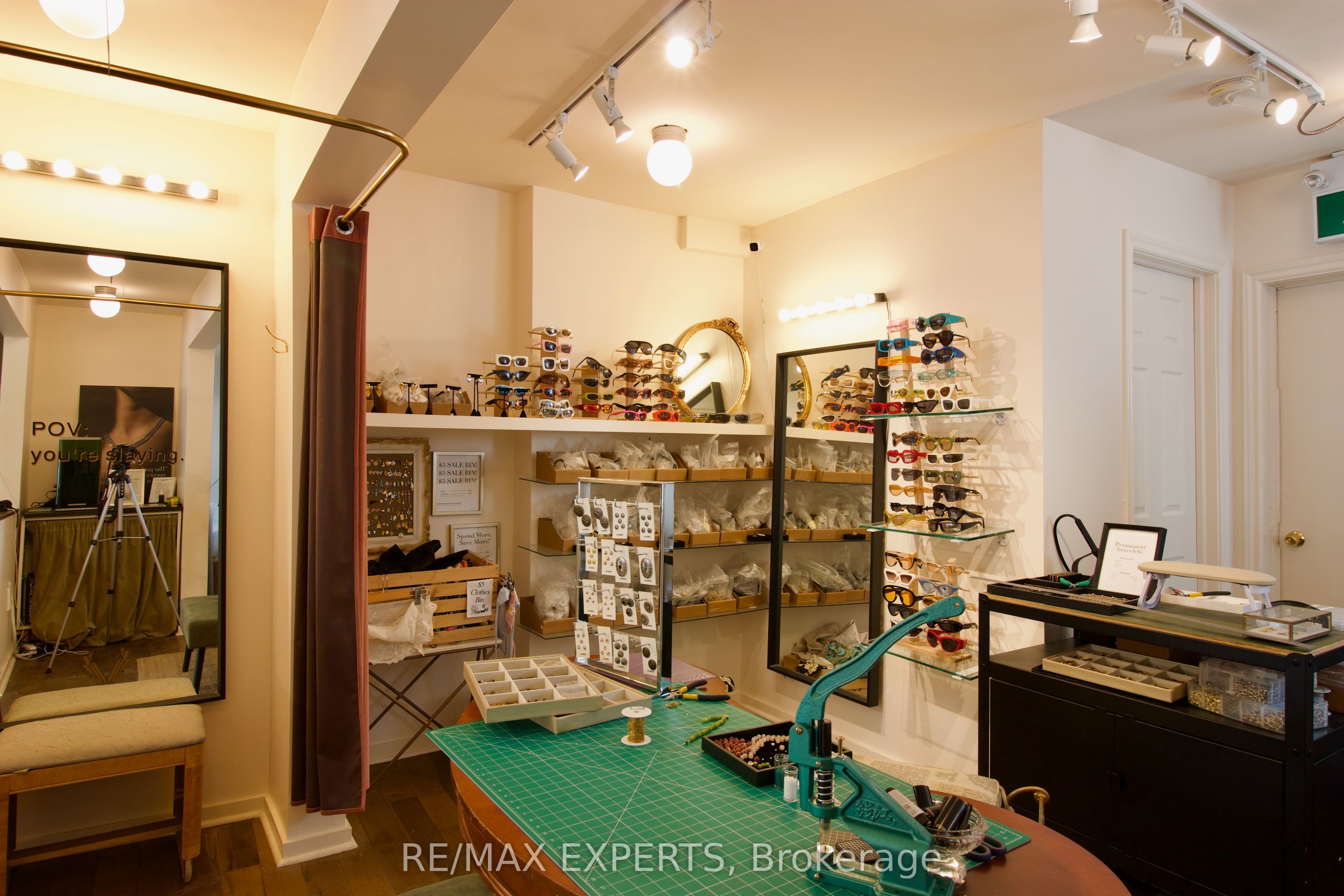 903 Dundas Street W Property Photo 5