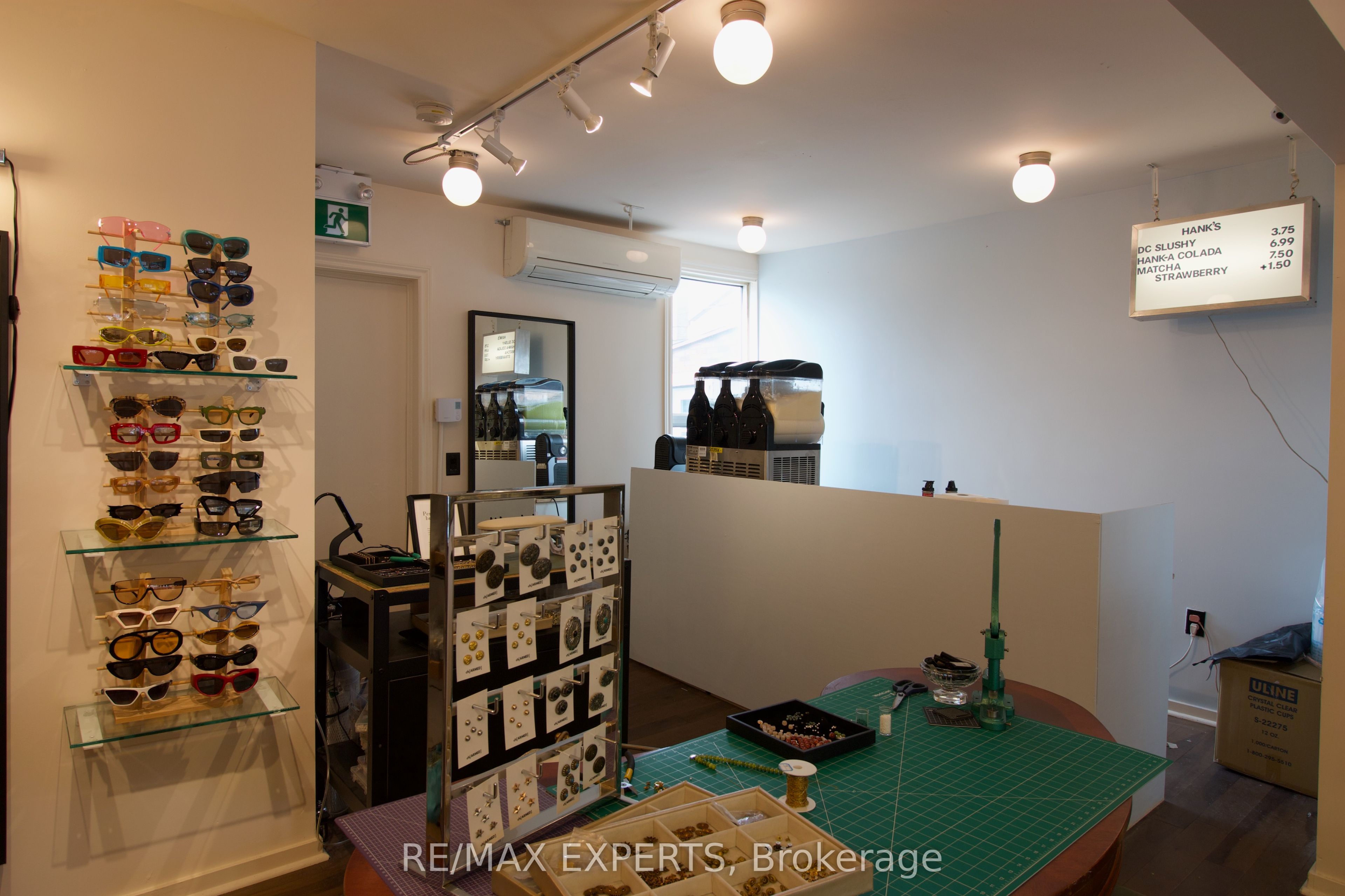 903 Dundas Street W Property Photo 6