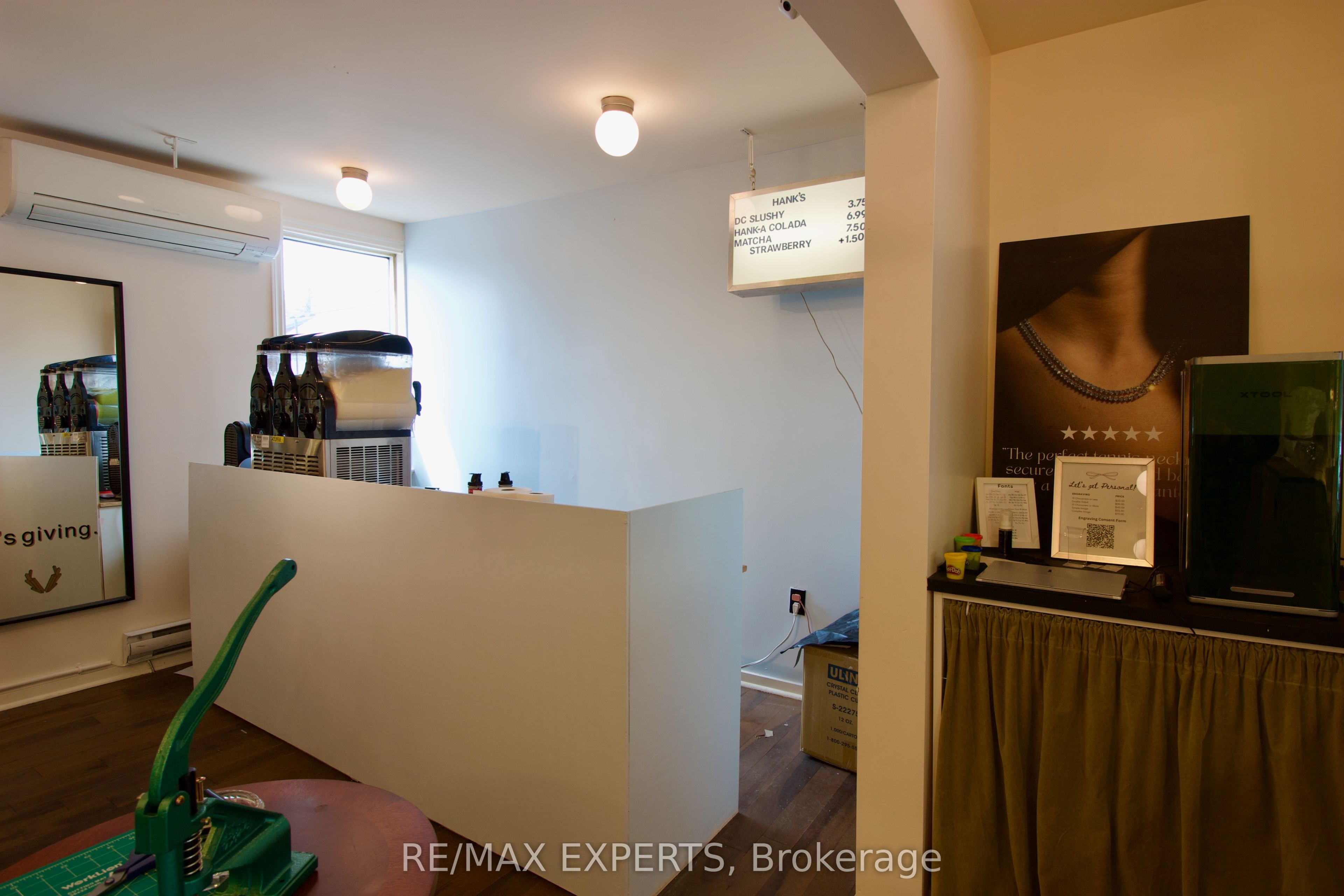 903 Dundas Street W Property Photo 8