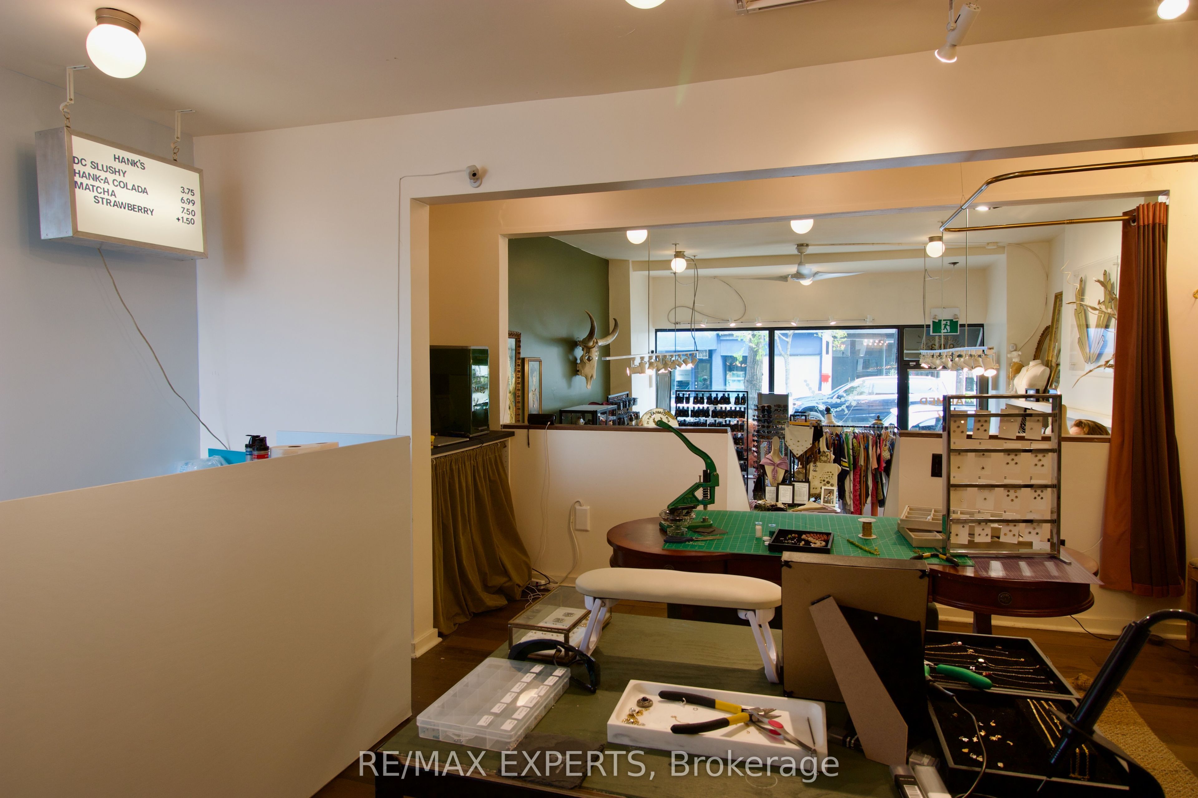 903 Dundas Street W Property Photo 9