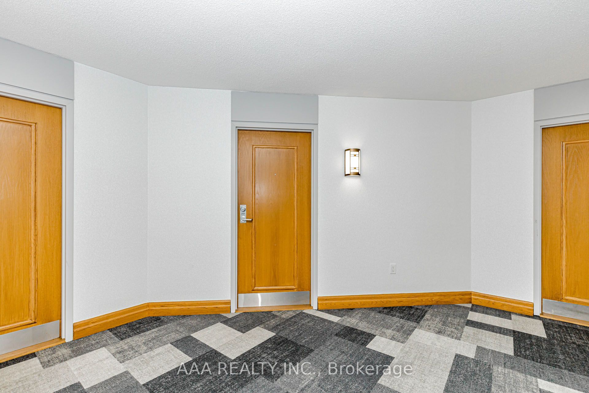 5 Concorde Place 2101 Property Photo 6