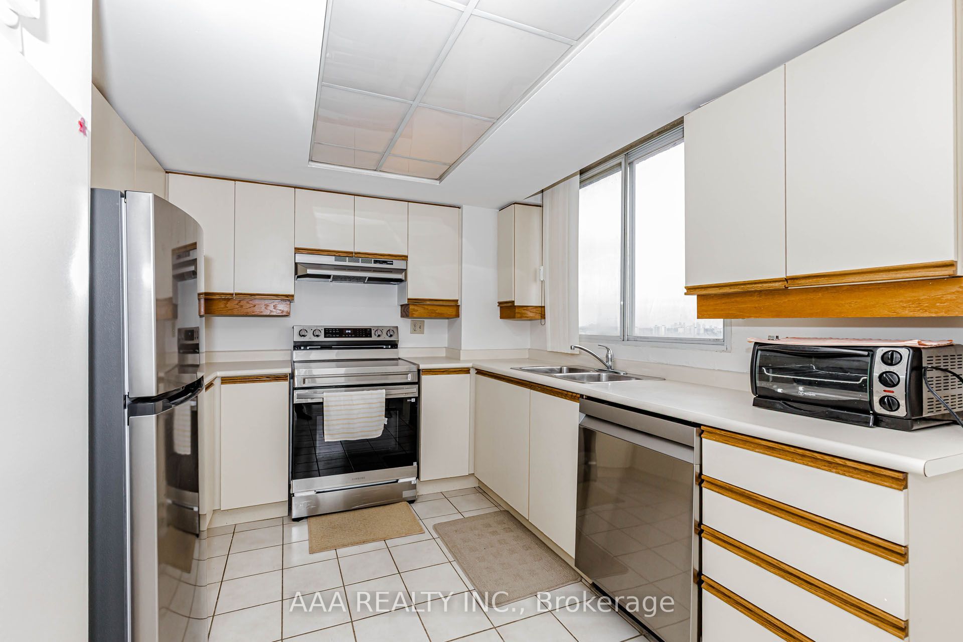 5 Concorde Place 2101 Property Photo 17