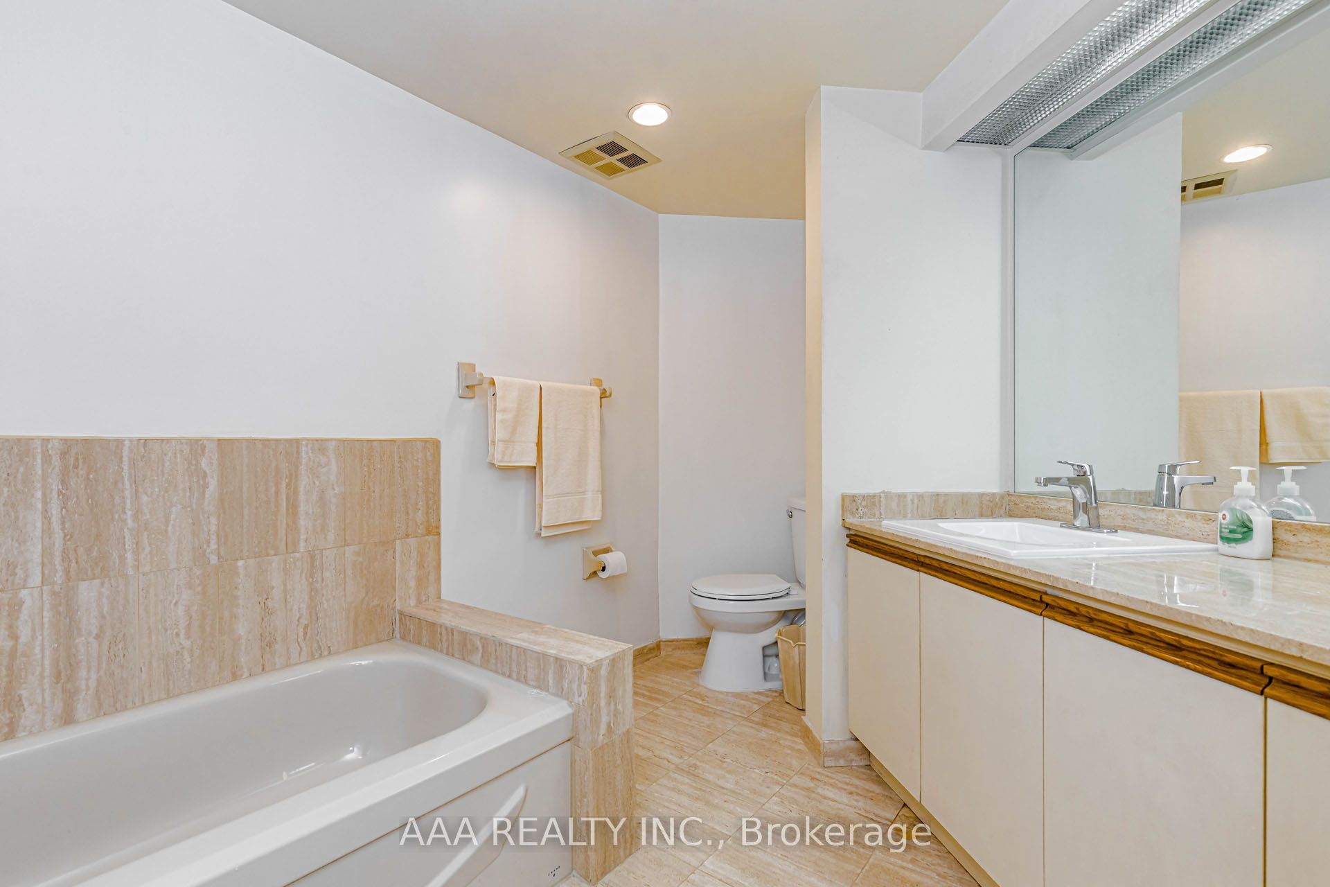 5 Concorde Place 2101 Property Photo 27
