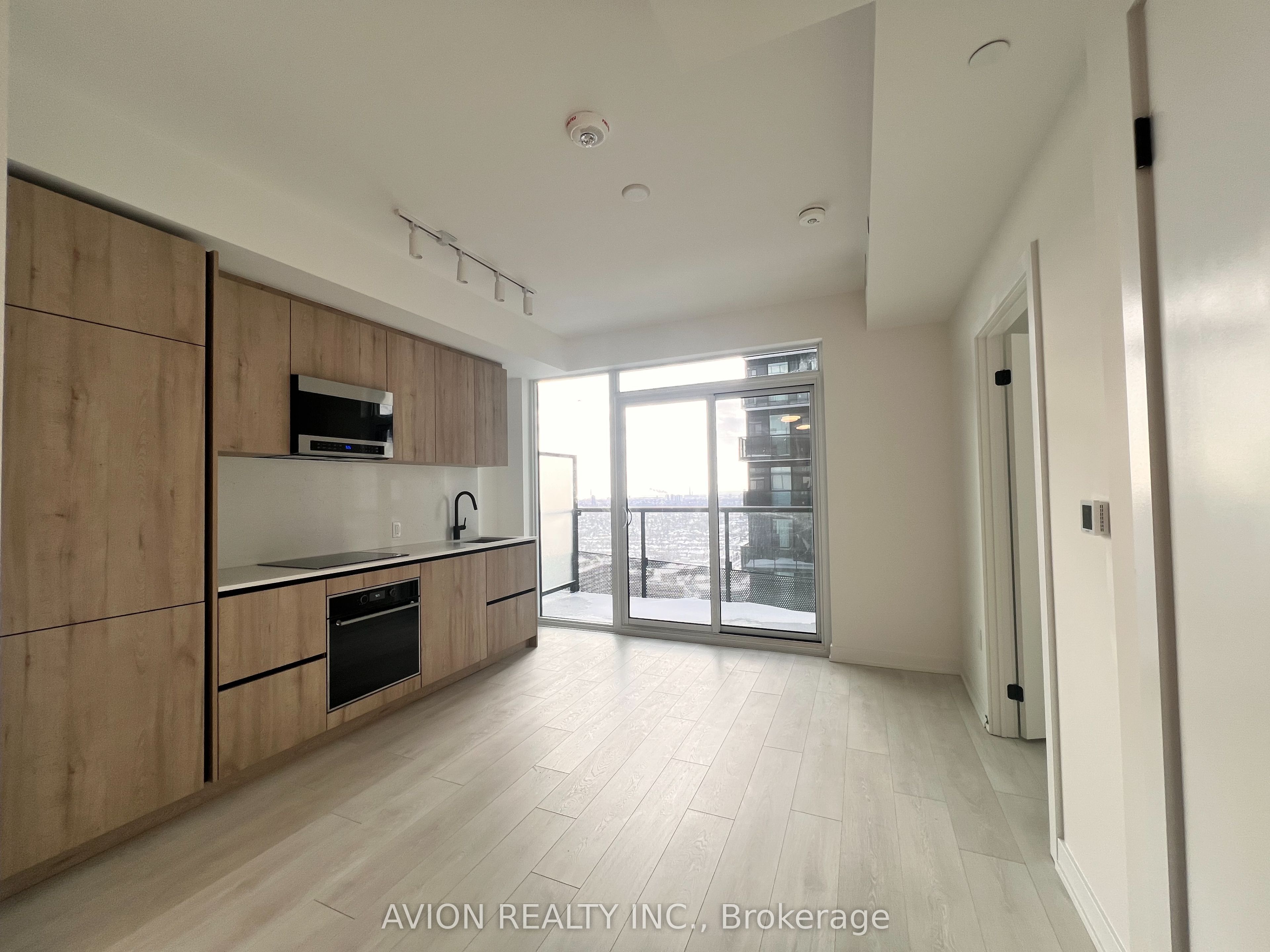 117 Broadway Avenue 2512 Property Photo 4