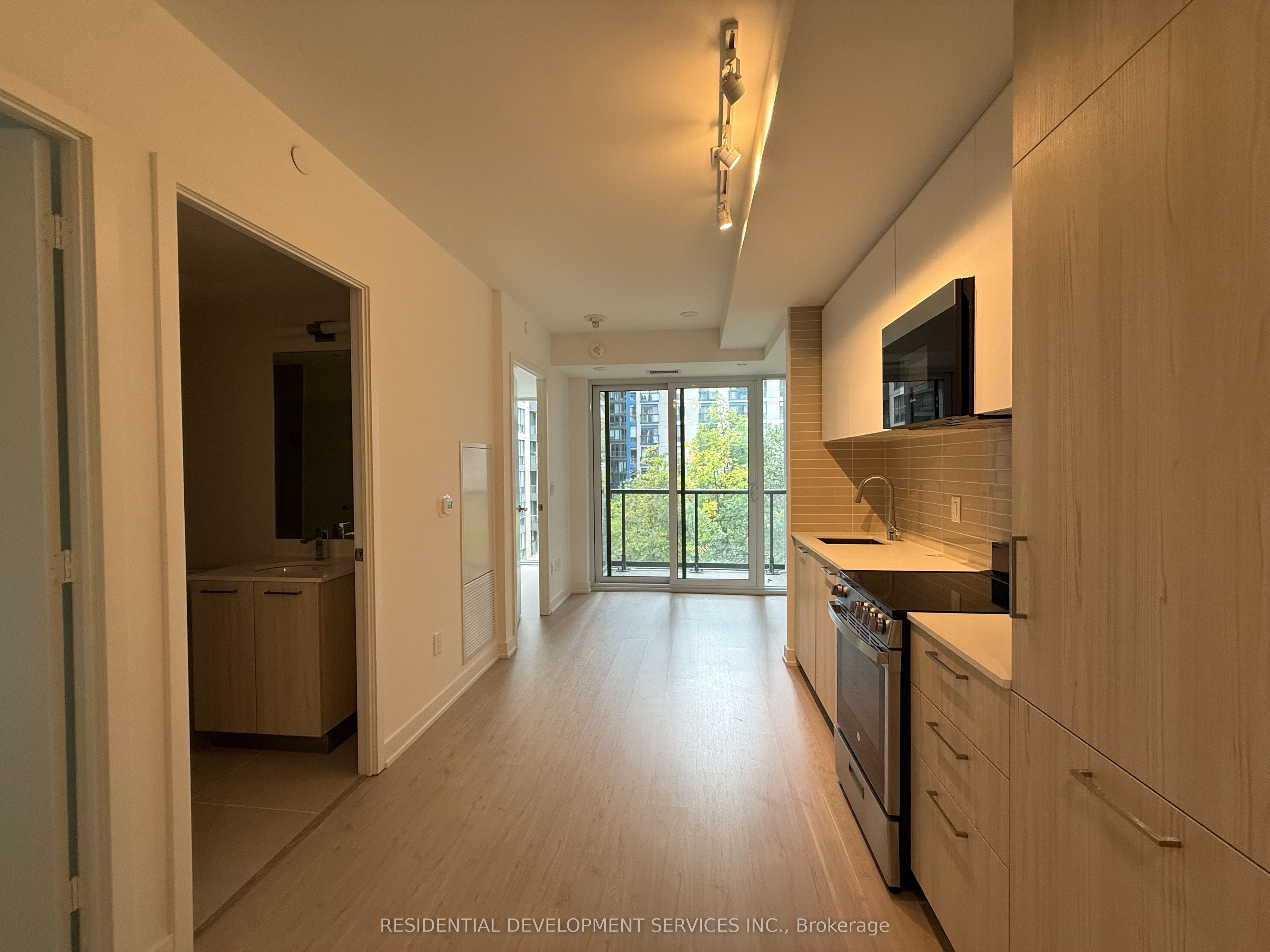 65 Mutual Street 405 Property Photo 3