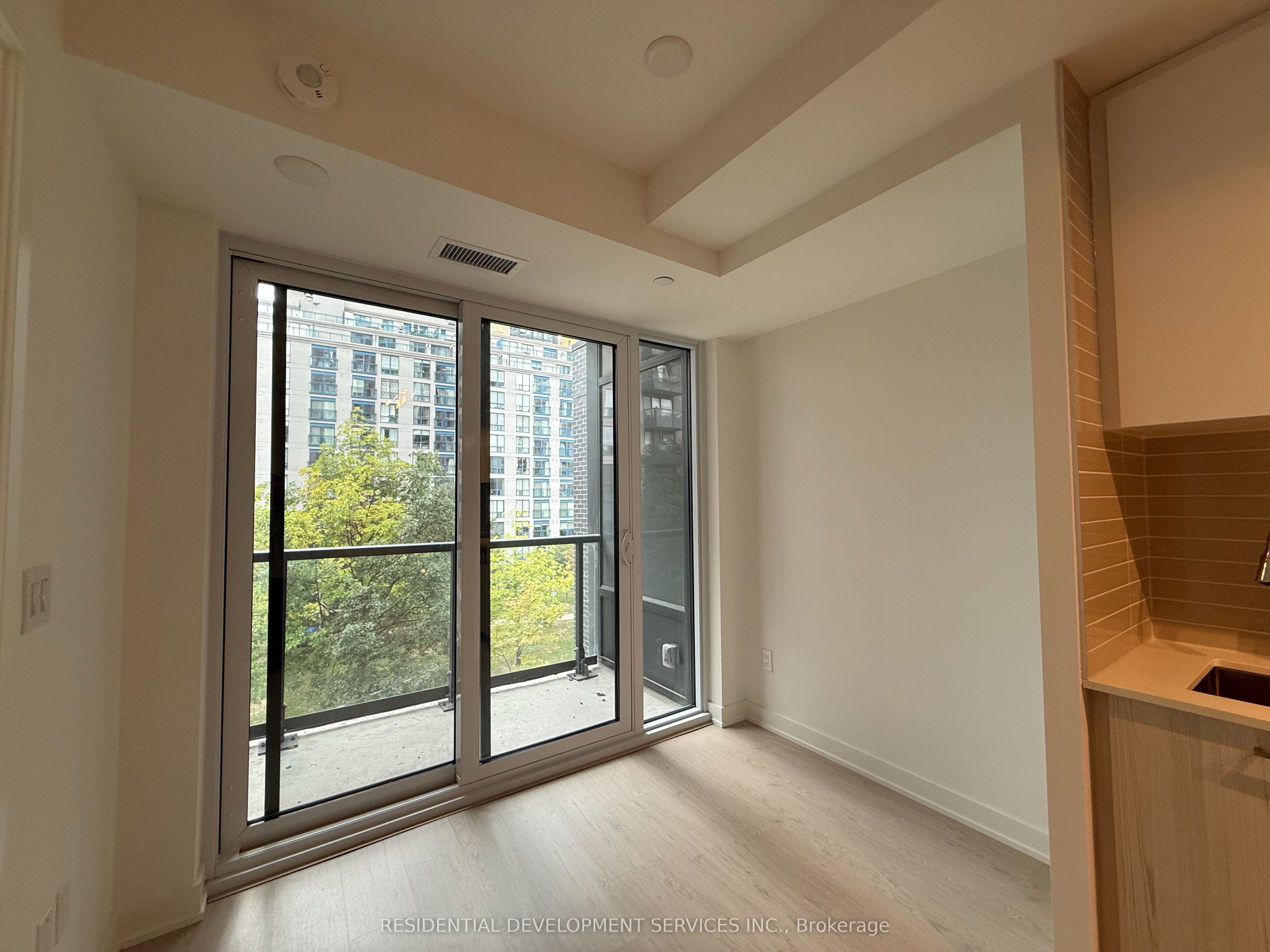 65 Mutual Street 405 Property Photo 4