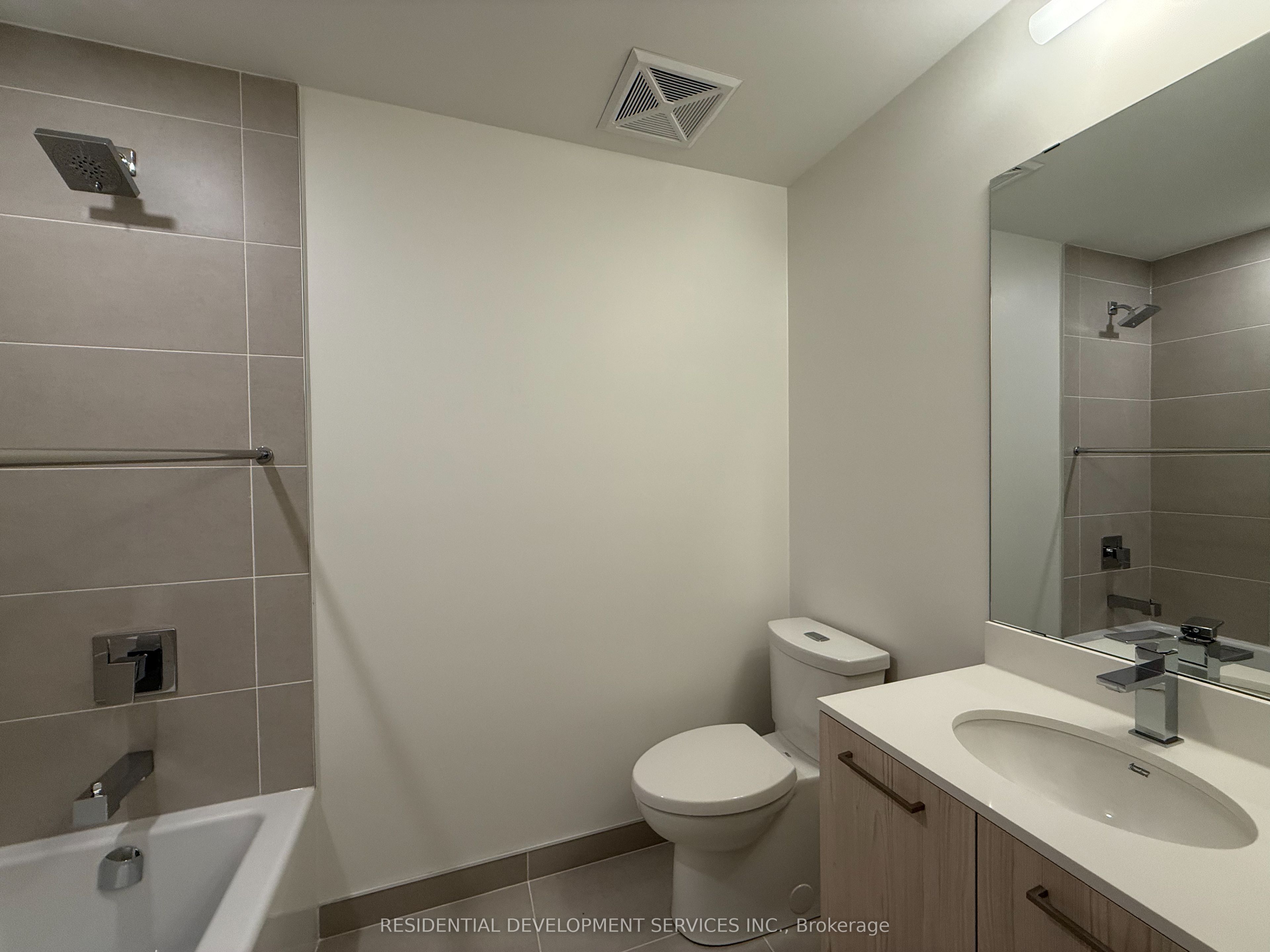 65 Mutual Street 405 Property Photo 5