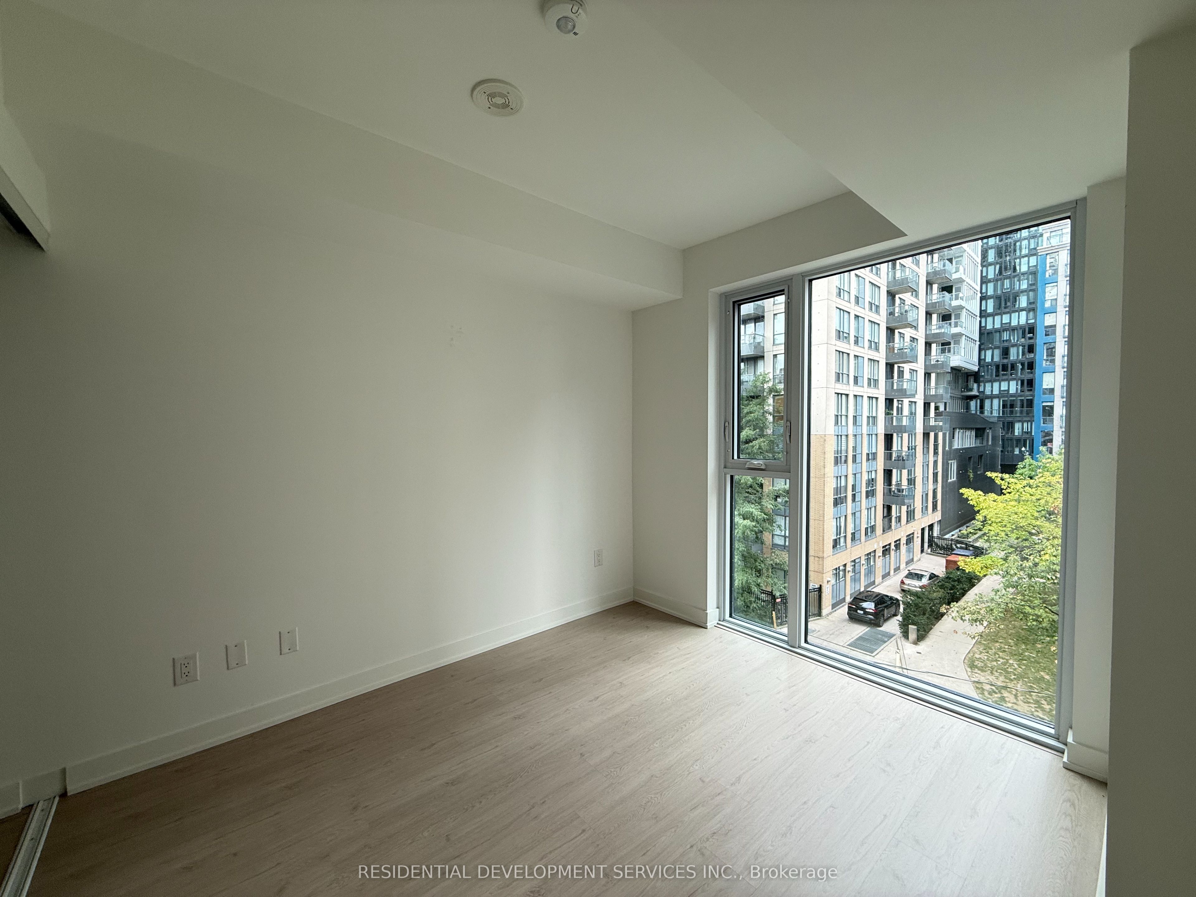 65 Mutual Street 405 Property Photo 6