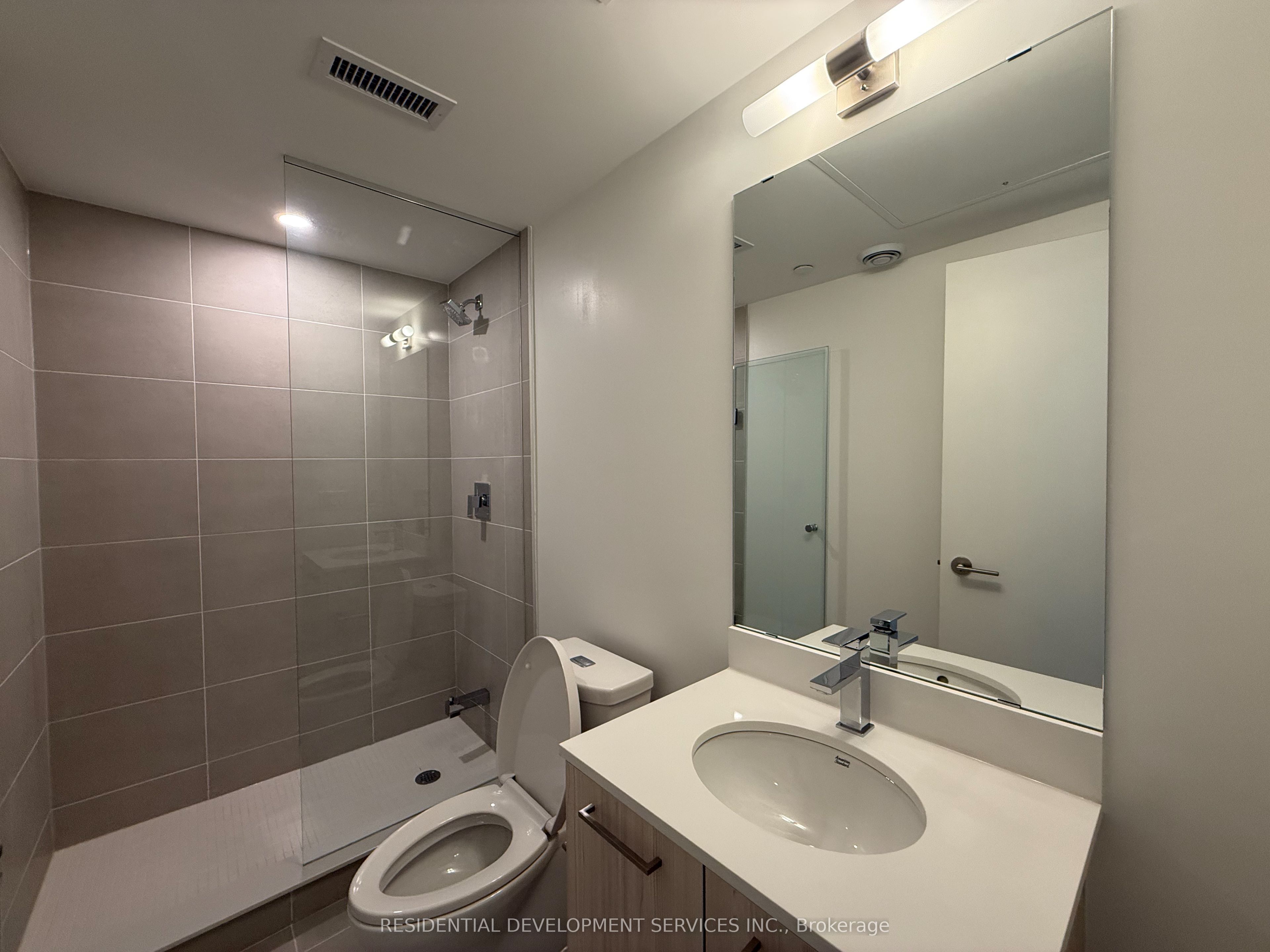65 Mutual Street 405 Property Photo 9