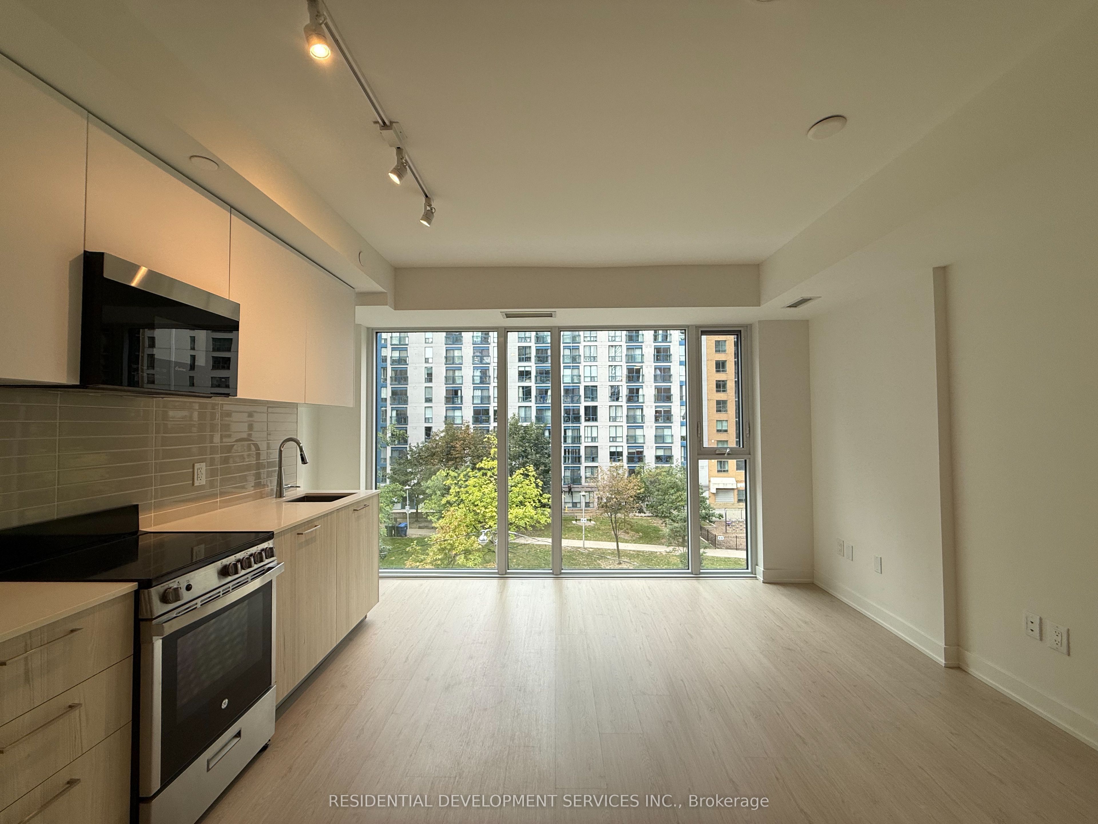 65 Mutual Street 408 Property Photo 2
