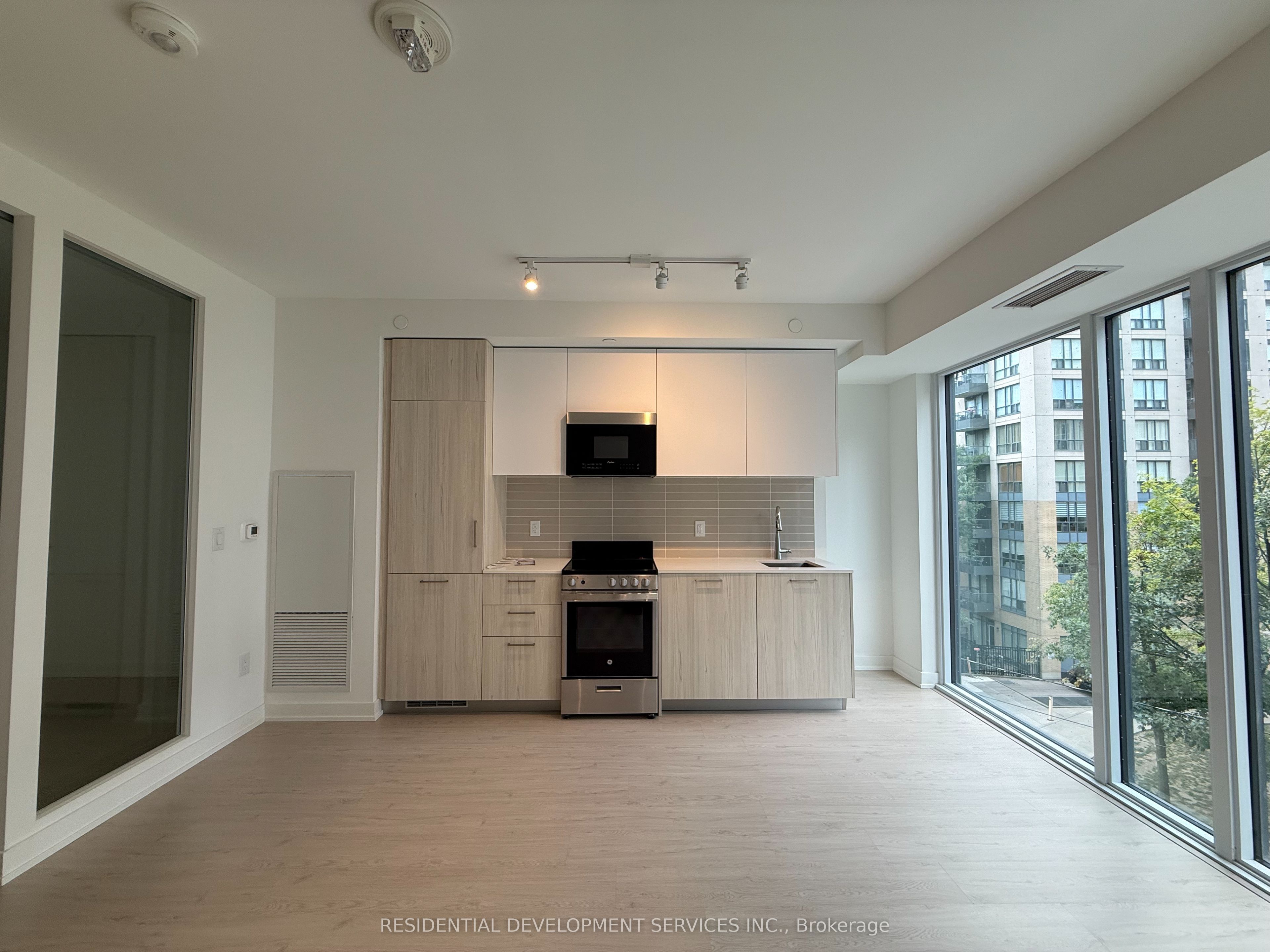 65 Mutual Street 408 Property Photo 3